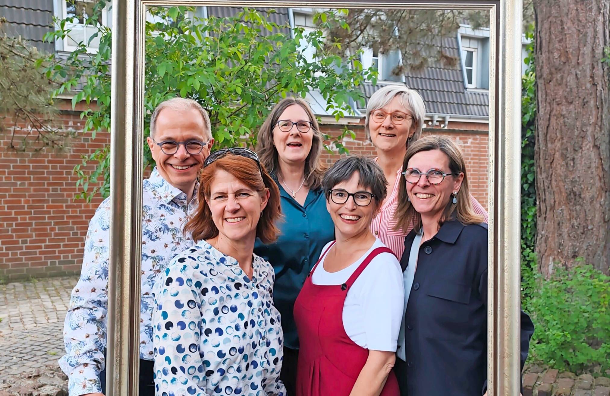 Jubiläum bei den Tonköpfen rund um Chorleiterin Andrea Kautny. Unser Foto zeigt von links Thomas Kiefer, Ulrike Neuendorf, Sabine Krüger, Andrea Kautny, Andrea Kiefer, Claudia Gehl. Foto: Tonköpfe