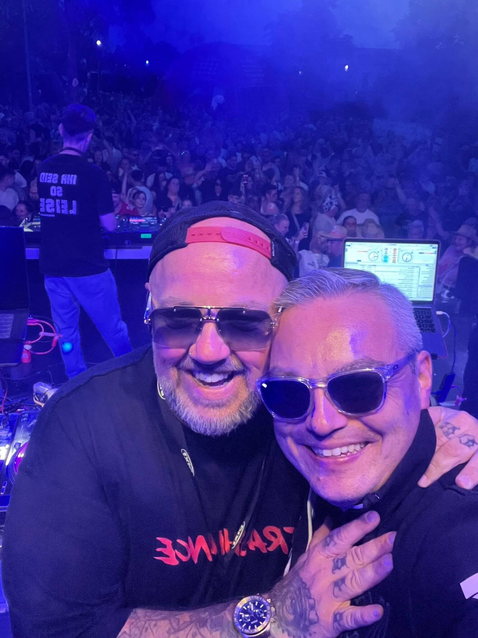  Christoph Budda Jinkertz (links) und Christian DJ Chris Leyers (rechts) beim Trashdance Open Air in Dülken. 