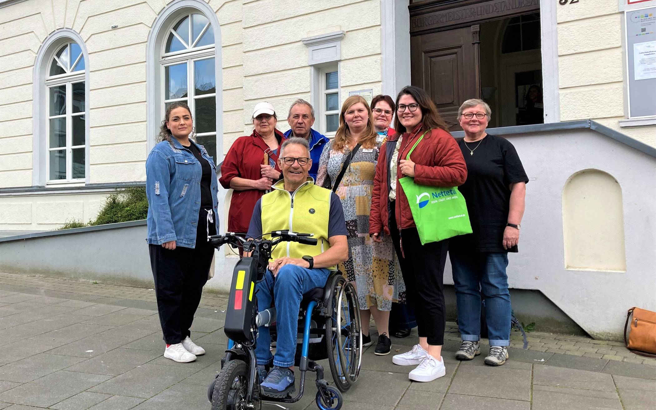 Bei der Begehung durch die Arbeitsgemeinschaft Barrierefrei in Lobberich. 
