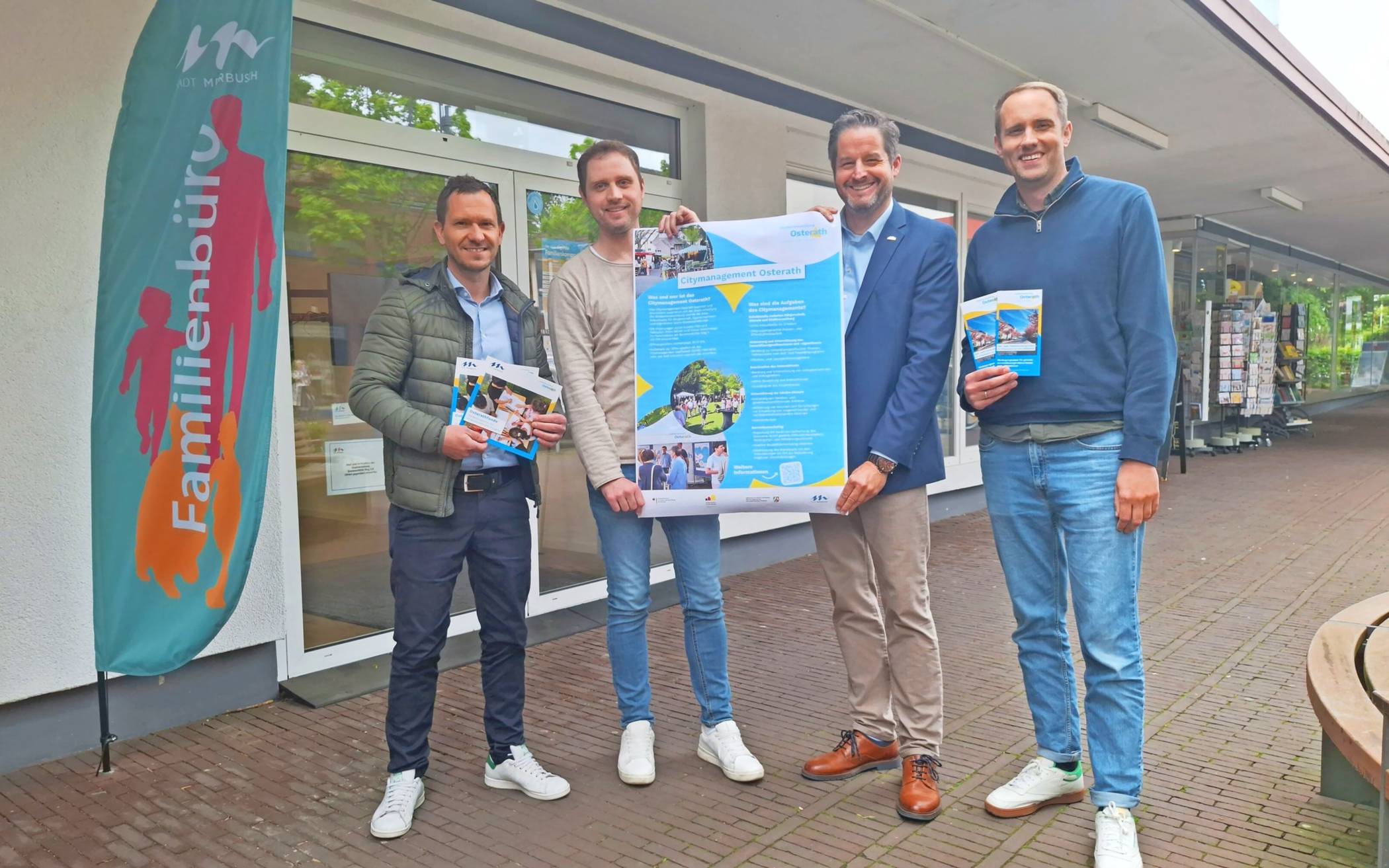 Sie wollen Osterath gemeinsam voranbringen (v.r.): Matthias Pöll vom Fachbereich Planung der Stadtverwaltung, Bürgermeister Christian Bommers, Julian Kündel-Füth (Planungsgruppe Stadtbüro Dortmund) und Stephan Benninghoven (städtische Wirtschaftsförderung). 
