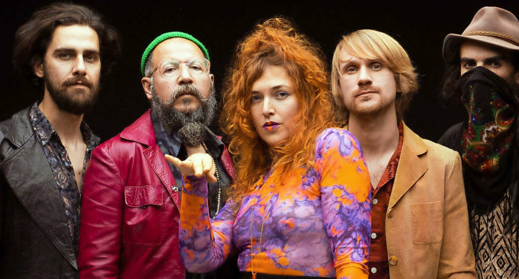 Jamila &amp; The Other Heroes fesseln ihr Publikum mit psychedelischem Desert Rock. 