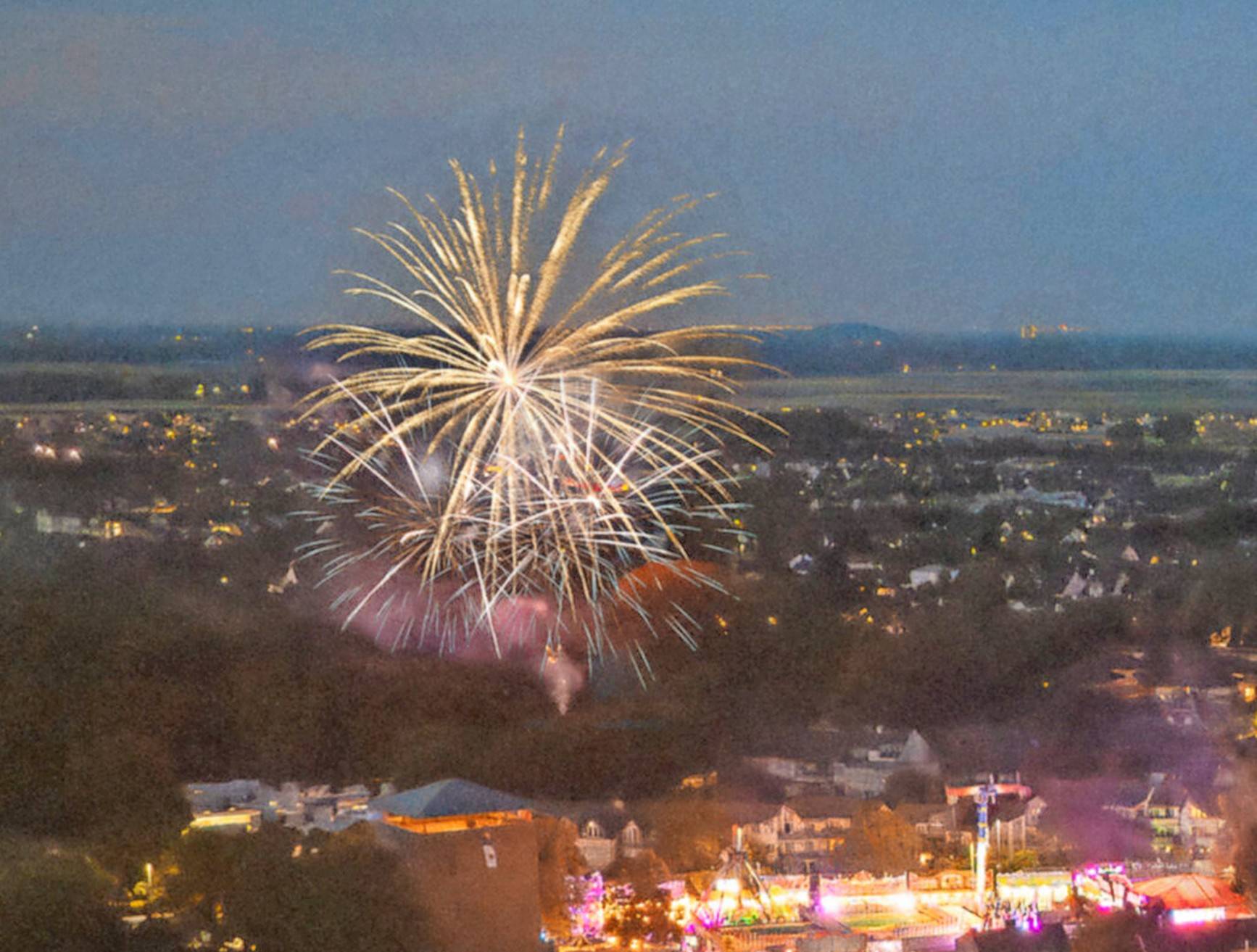  Einen besonderen Höhepunkt bietet in diesem Jahr wieder ein Feuerwerk am Freitagabend (ca. 22.30 Uhr). 