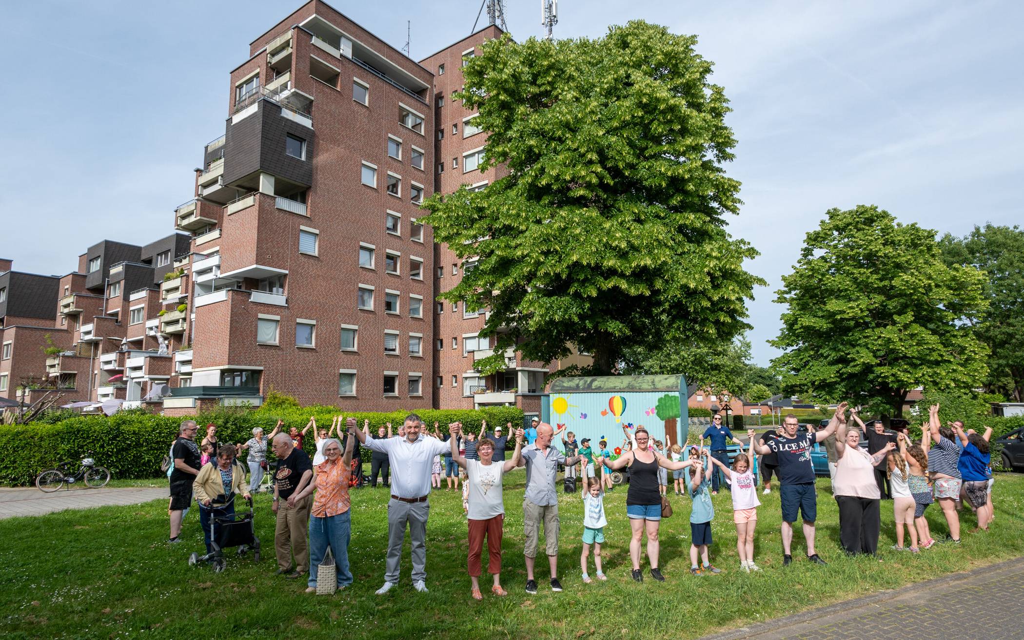 Mit einer Menschenkette demonstrierten die Nachbarn