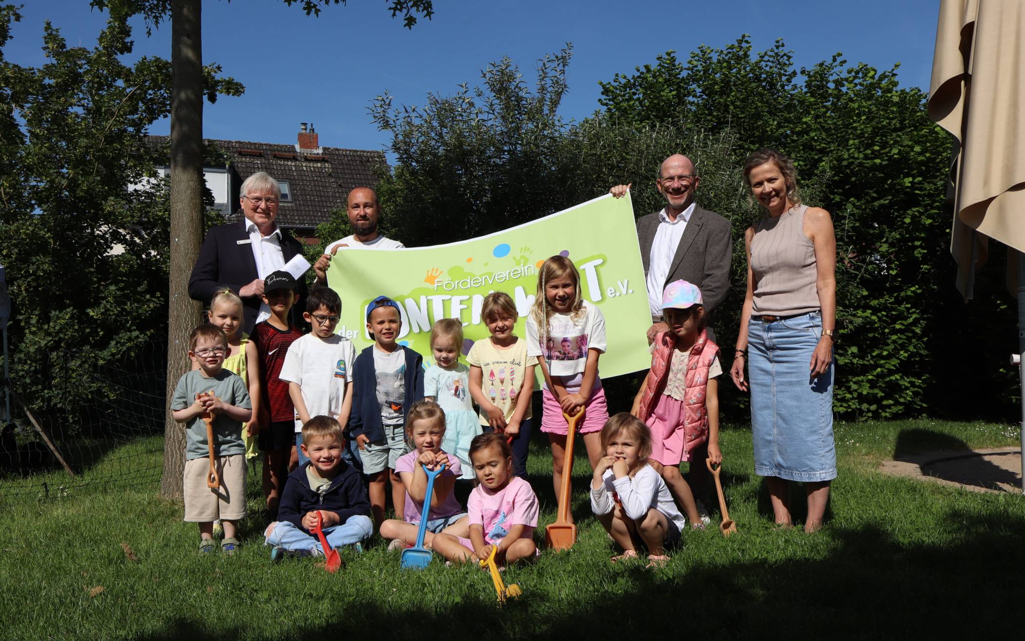  Spatenstich für neues Spielhaus in der städtischen Kita Bunte Welt in Kamp- Lintfort 