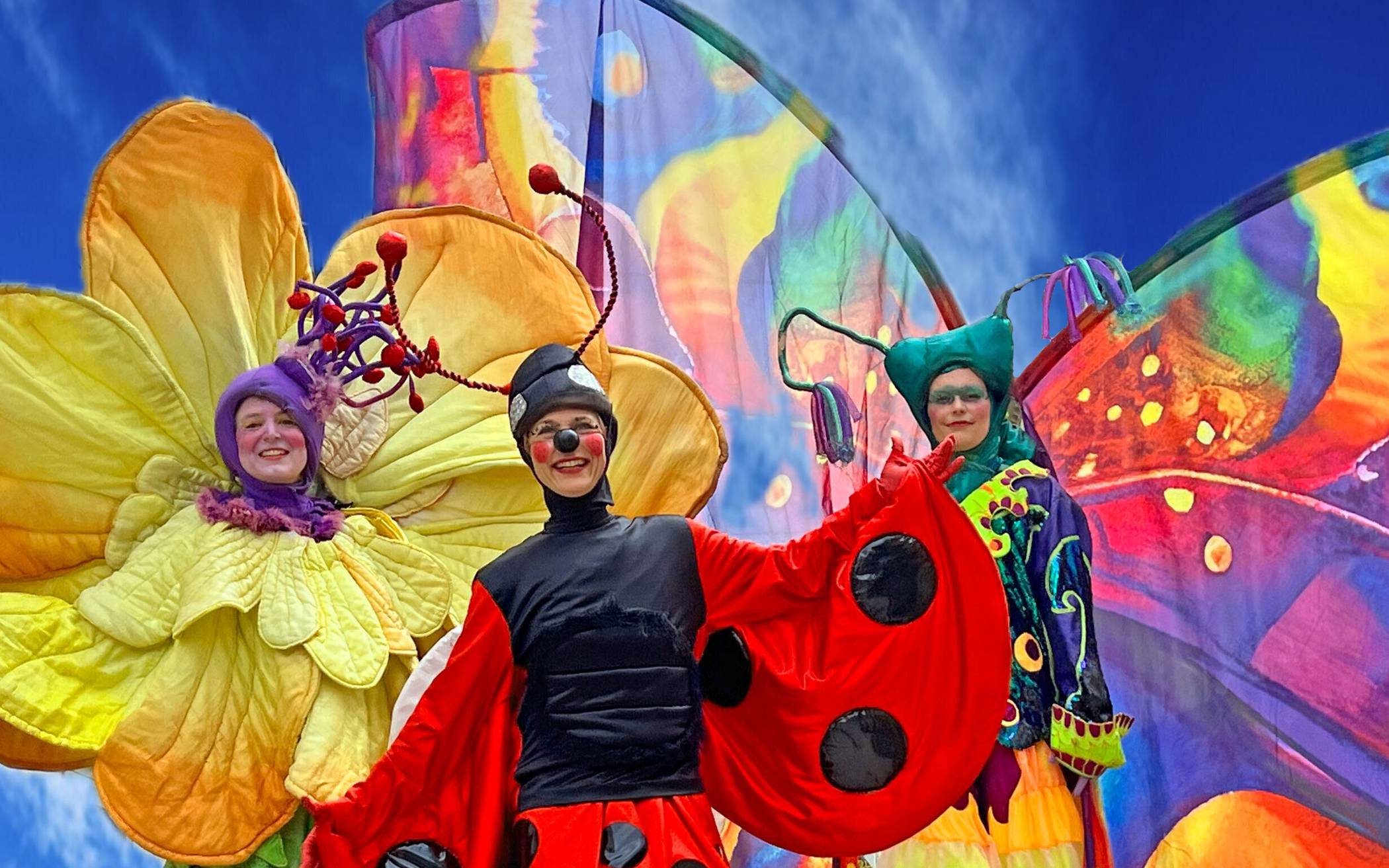  Bunt wird es auf dem MeinFest: die Stelzenläufer präsentieren die Gartenparade.  