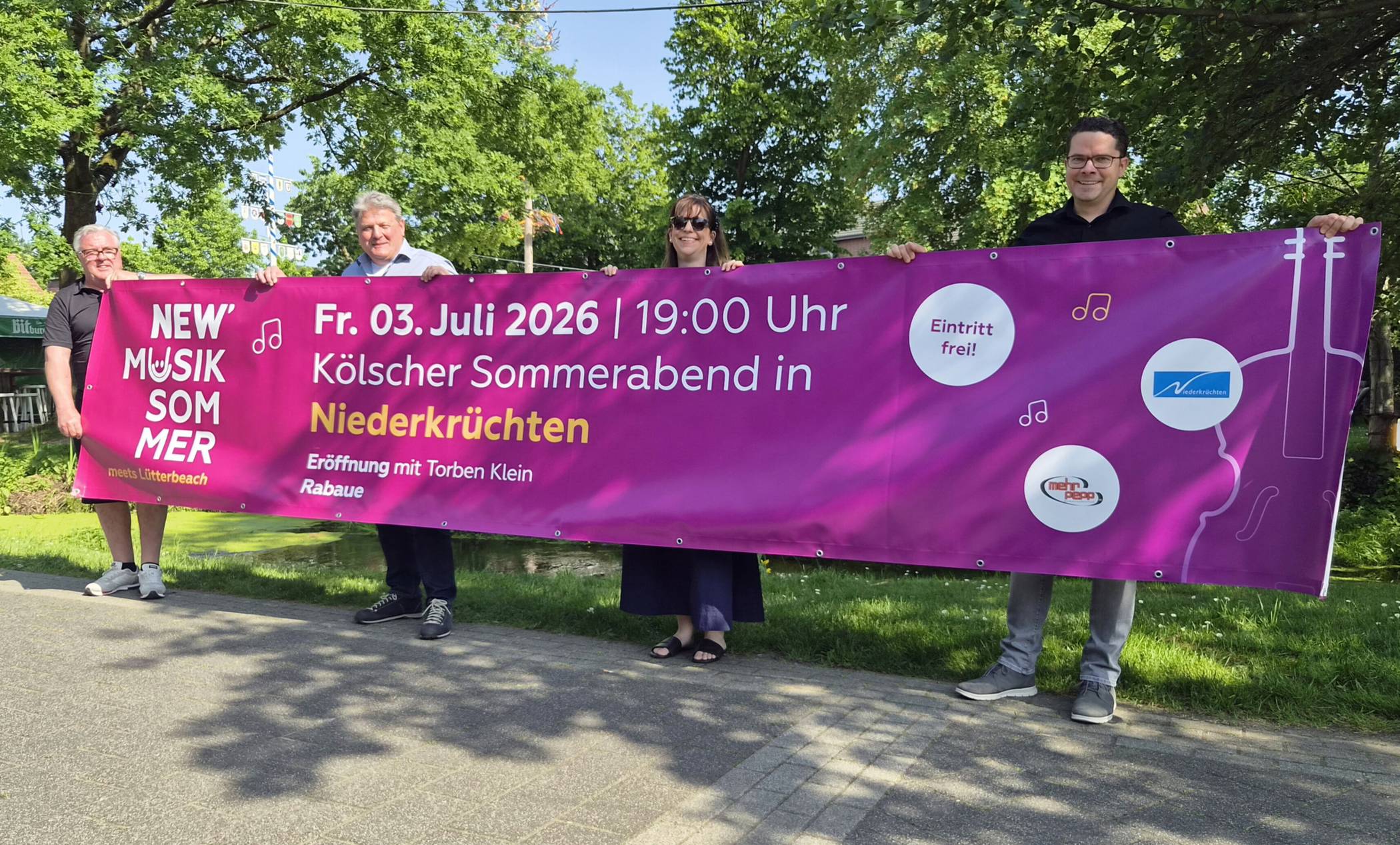   v.l.: Klaus Amberg, Bürgermeister Thomas Ricker, Nadine Buscher (Gemeinde Niederkrüchten), Thomas Knur (NEW-Gruppe)   