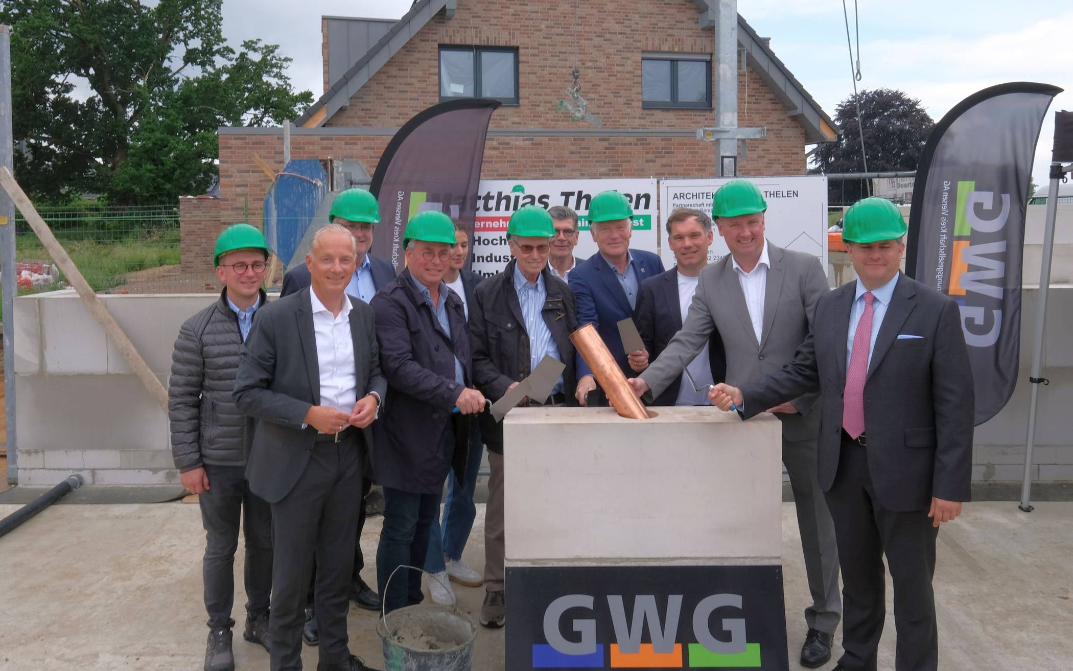 Bei der Grundsteinlegung an der Theodor-Rahen-Straße