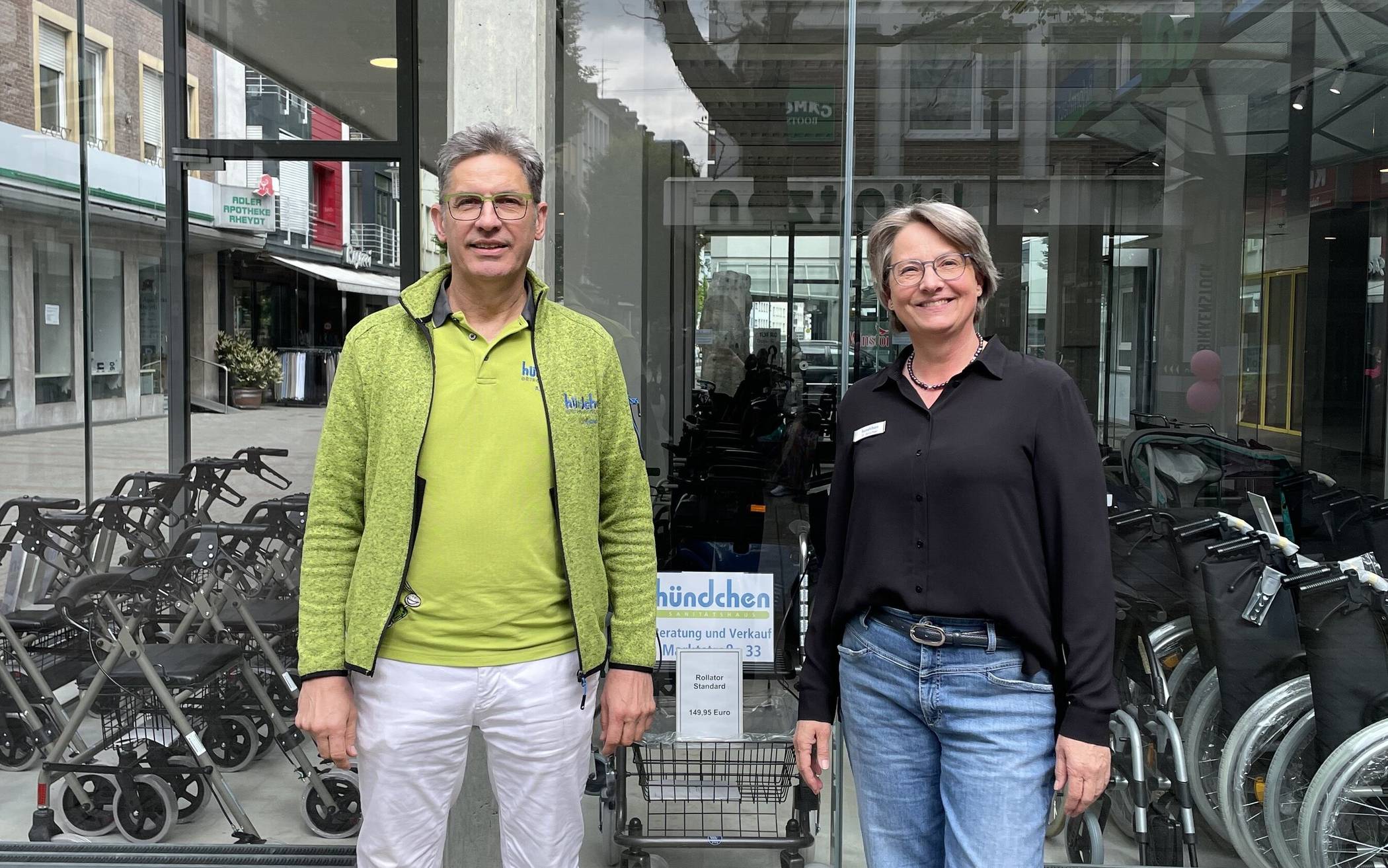 Die Hündchen-Geschäftsführer Dagmar Brücher und Arno
