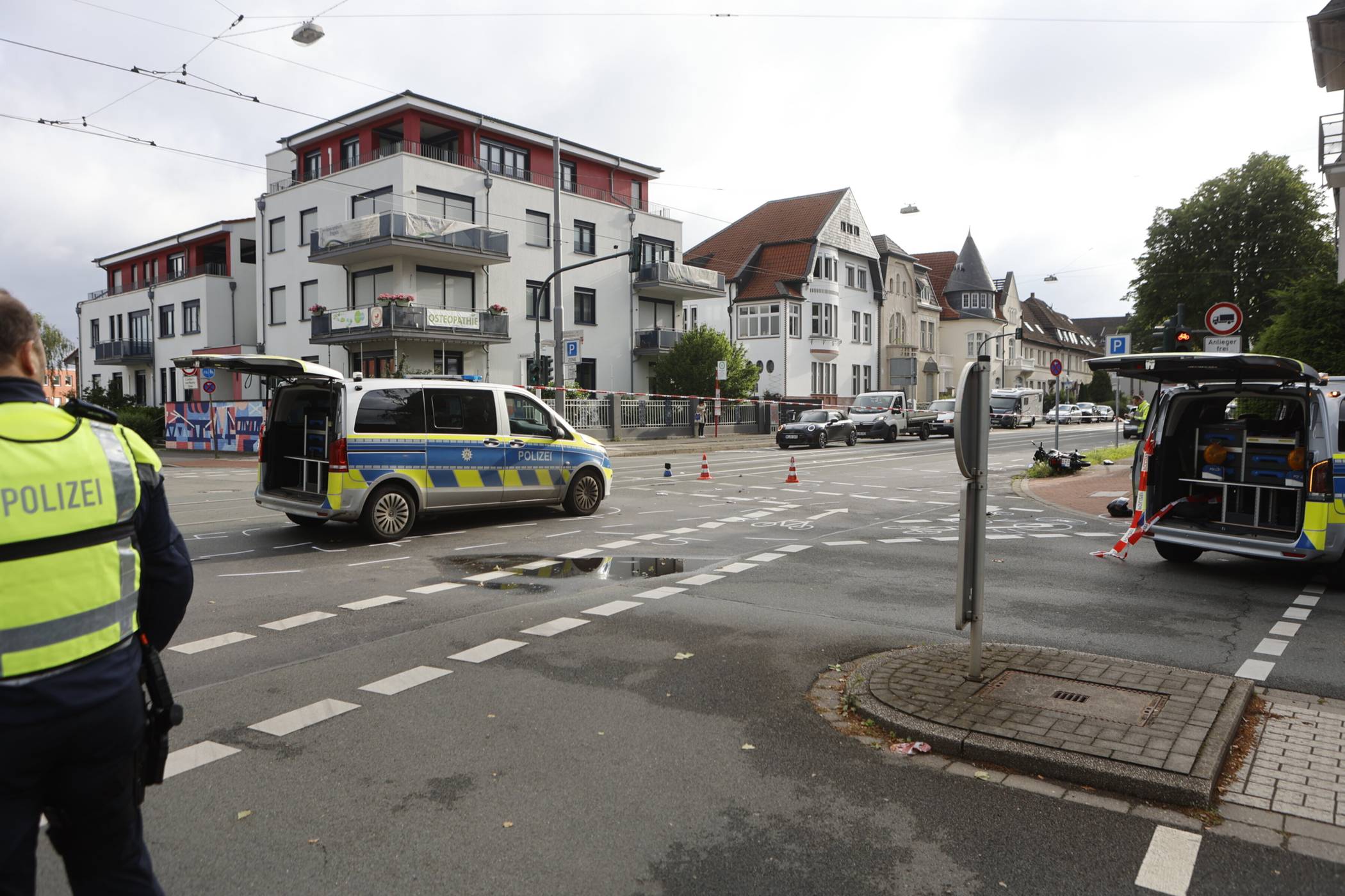 Unfall heute Morgen auf der Krefelder Straße. Foto: samla