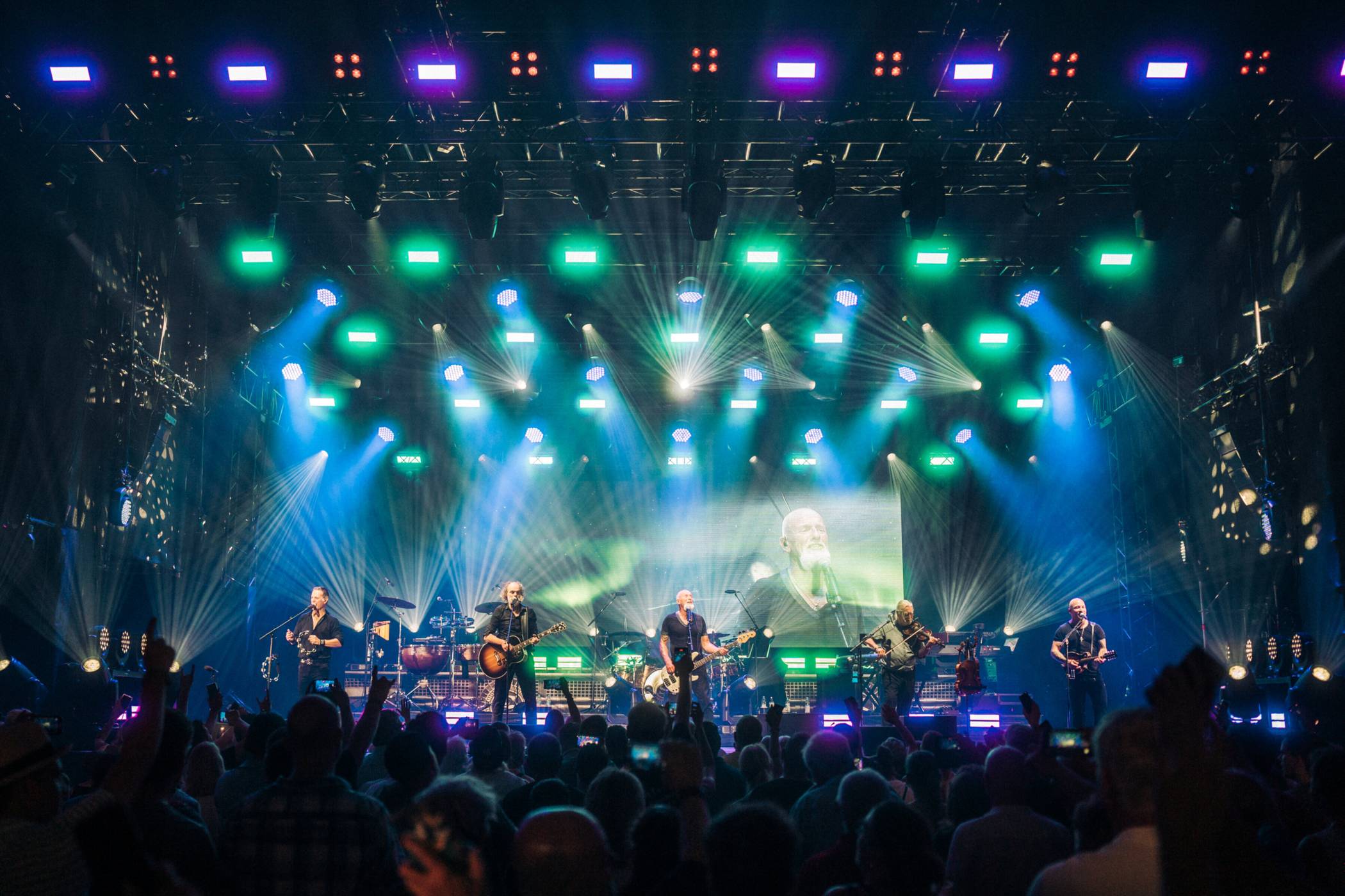  15 Jahre Santiano: Ihre große Jubiläumstour führt die Band am 12. Juni 2027 in den SparkassenPark Mönchengladbach.  
