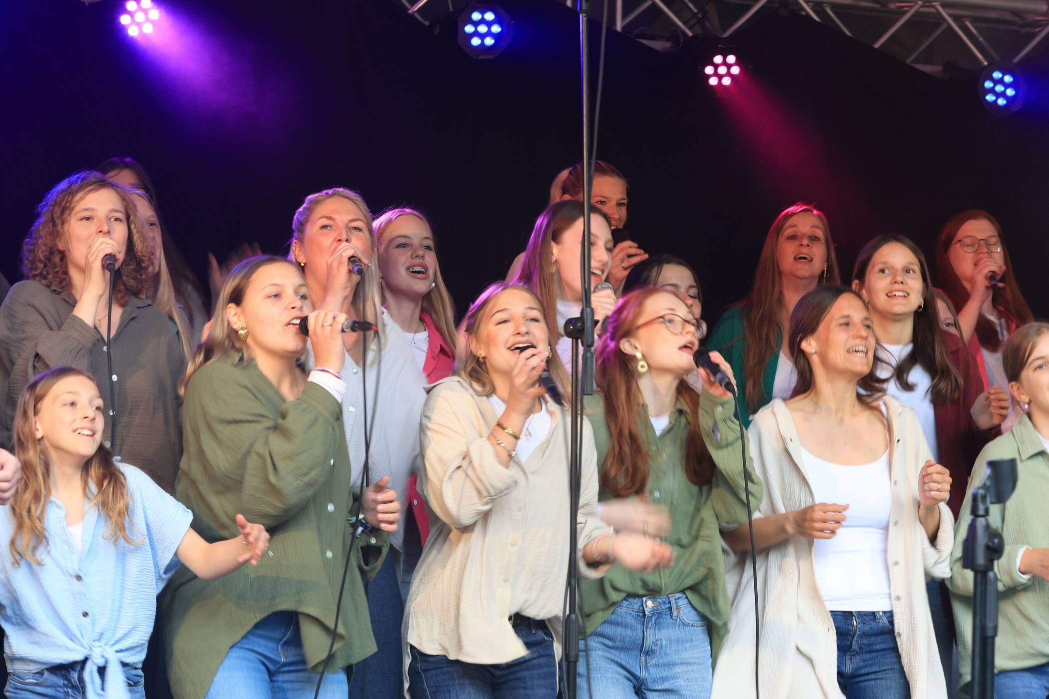  Großartige Stimmen und tolle Stimmung garantiert das 4. Duisburger Chorfestival, das die „musical kids Rheinhausen“ und die „Emmaus Kirchengemeinde“ gemeinsam veranstalten. 