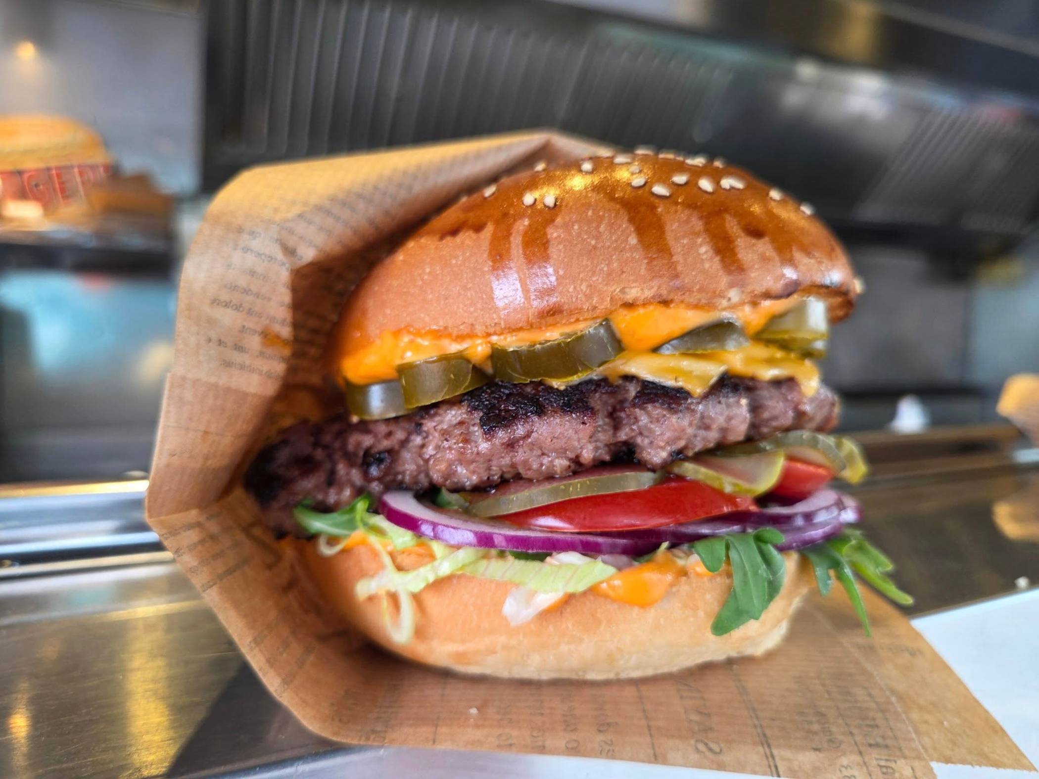  Köstliche Burger sind auf den Streetfood-Feierabendmärkten ein Dauerbrenner - auch am 17. Juni in Kleinenbroich. Foto: Marc Pesch 