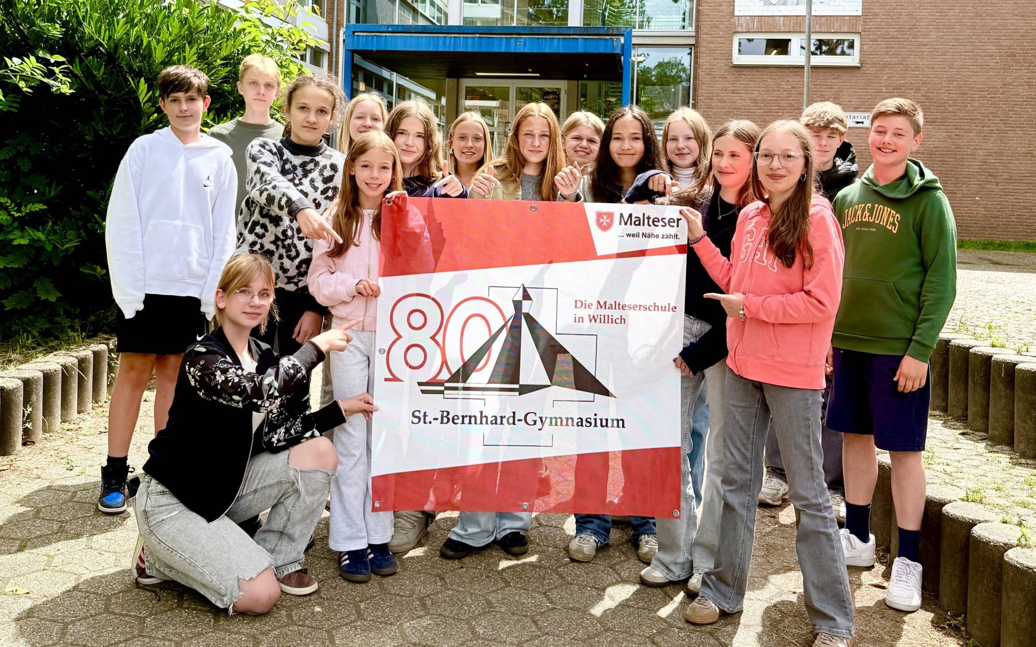 Die Schüler des St. Bernhard-Gymnasiums - hier die Klasse 7e - freuen sich auf das Jubiläum ihres Gymnasiums.   