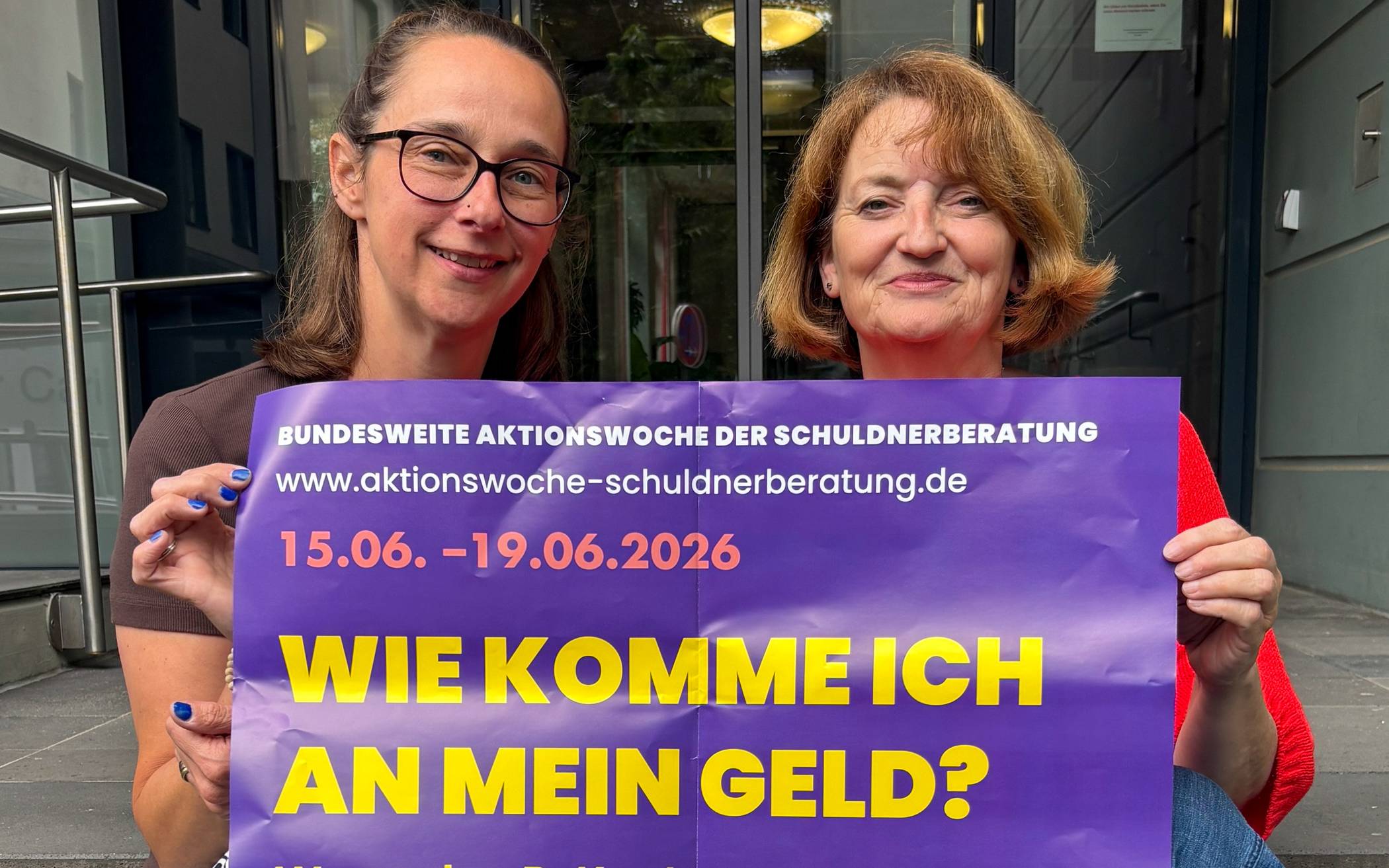  Sabine Broekmans (r.) und Simone Stahn-Florian von der Schuldnerberatung des regionalen Caritasverbandes.  