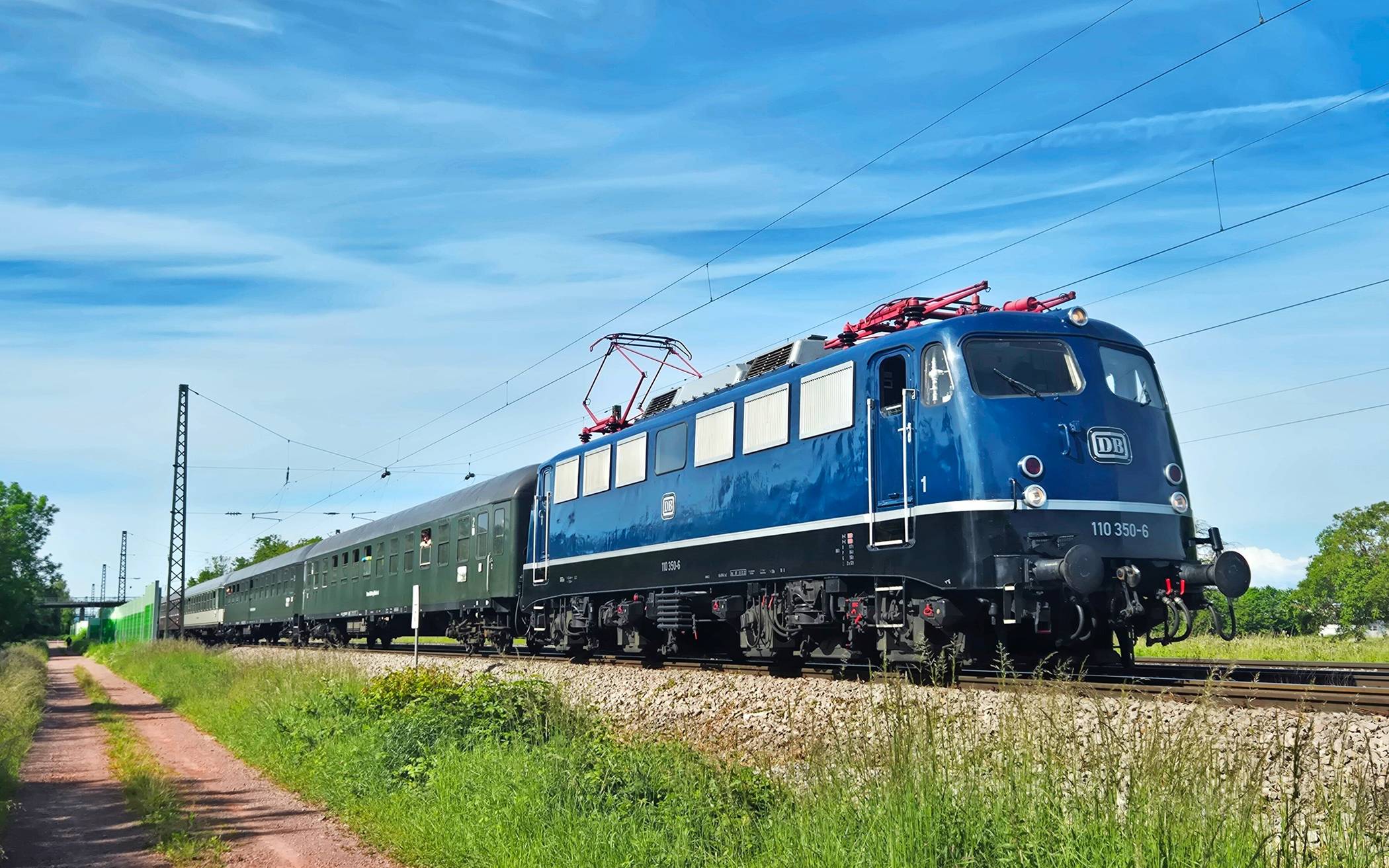 Mit der historischen Schnellzuglokomotive 110 350