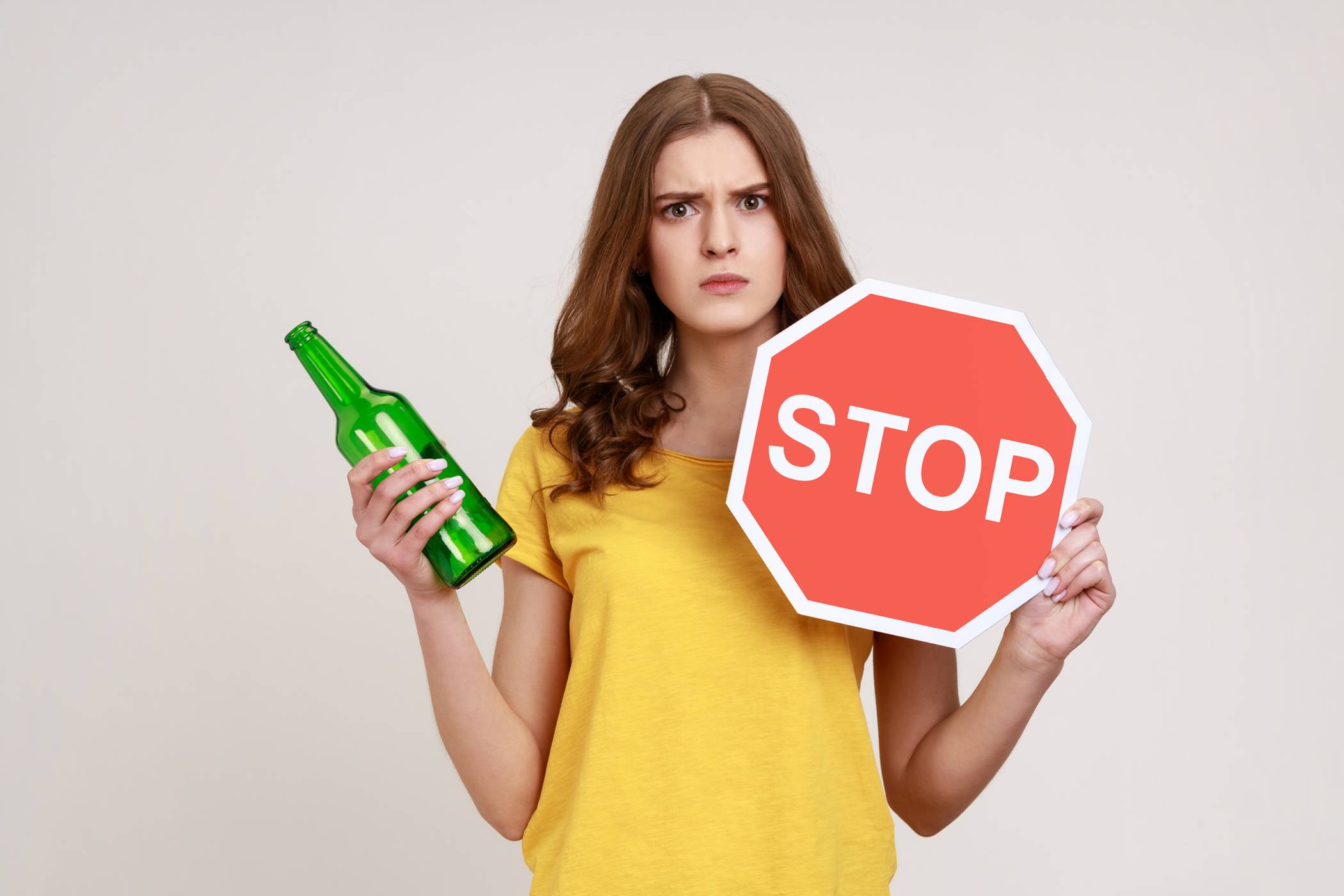  Selbst geringe Mengen Alkohol schaden der Gesundheit. Wer sich entscheidet, Alkohol zu konsumieren, sollte so wenig wie möglich trinken. 