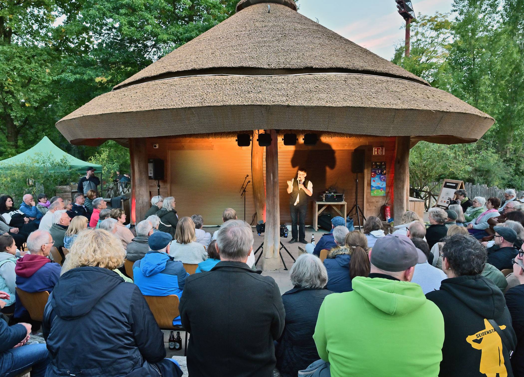 Sommer-Comedy-Nacht Monkey Night Special im Zoo Krefeld