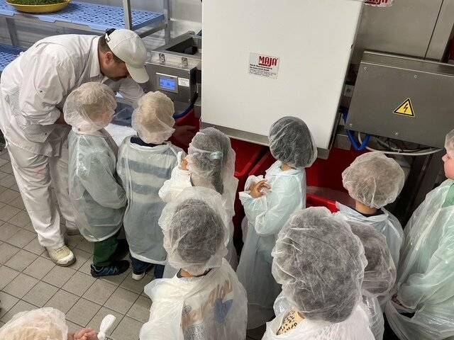 Vorschulkinder zu Gast im Globus-Markt in St. Tönis