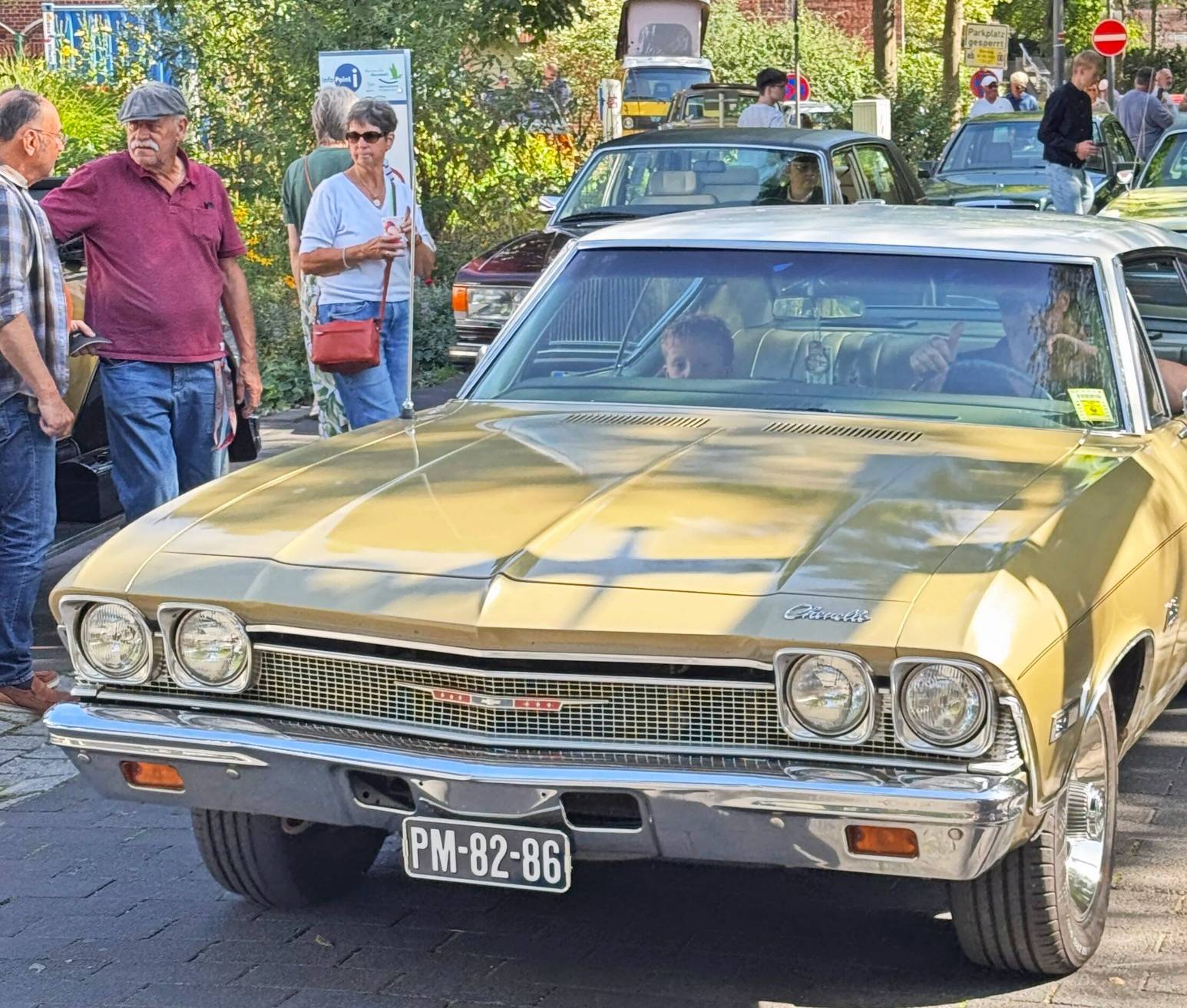   Fachsimpeln, staunen und genießen: Liebevoll gepflegte Klassiker auf vier Rädern bieten spannende Einblicke in die Automobilgeschichte.  