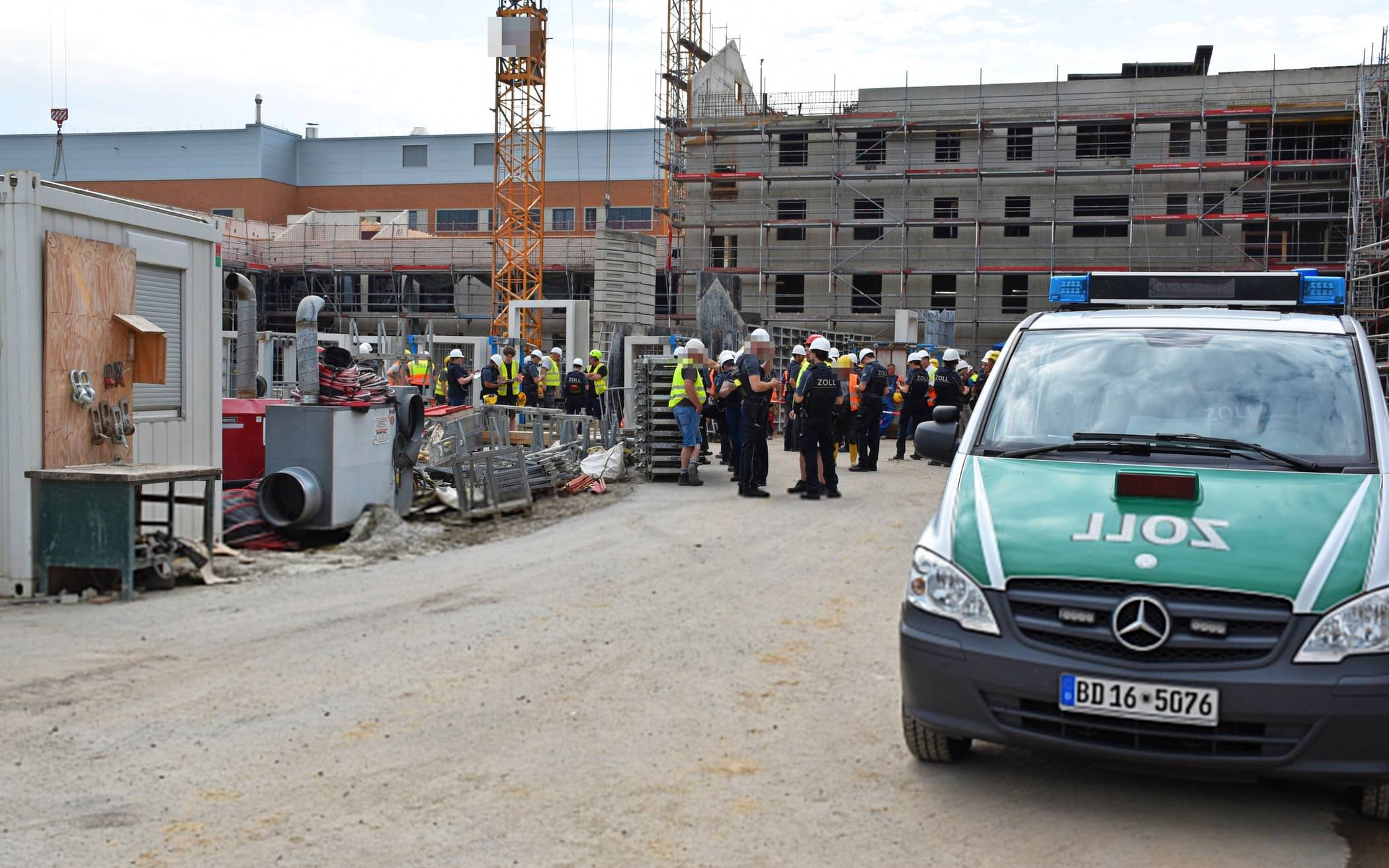  Der Zoll hat in dieser Woche die Großbaustelle an der JVA in Anrath kontrolliert. Foto: Zoll 