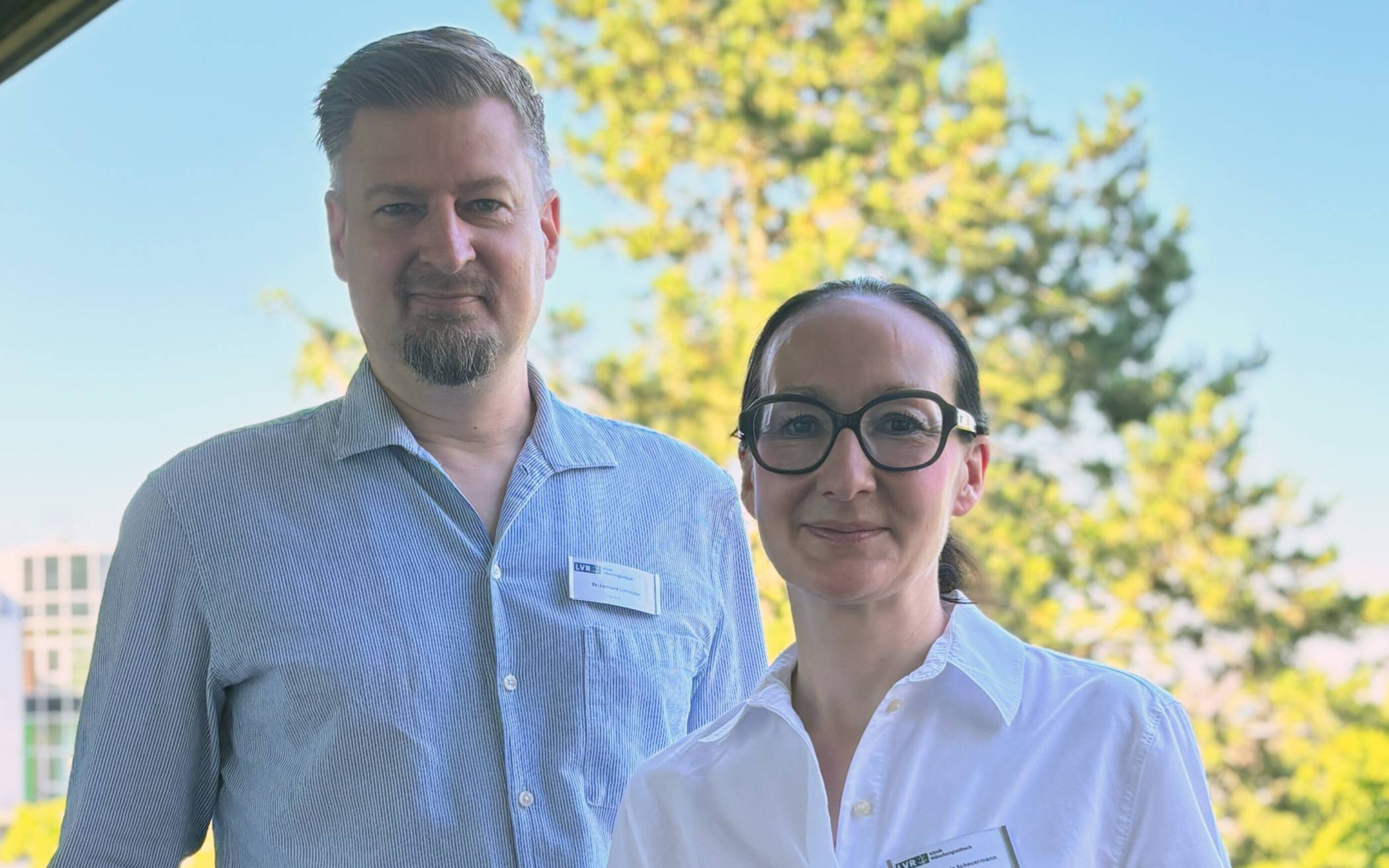  Die ärztliche Direktorin und Chefärztin der Abteilung für Gerontopsychiatrie Dr. Jutta Maria Scheuermann hier mit Dr. Lennard Peter Schneider.   