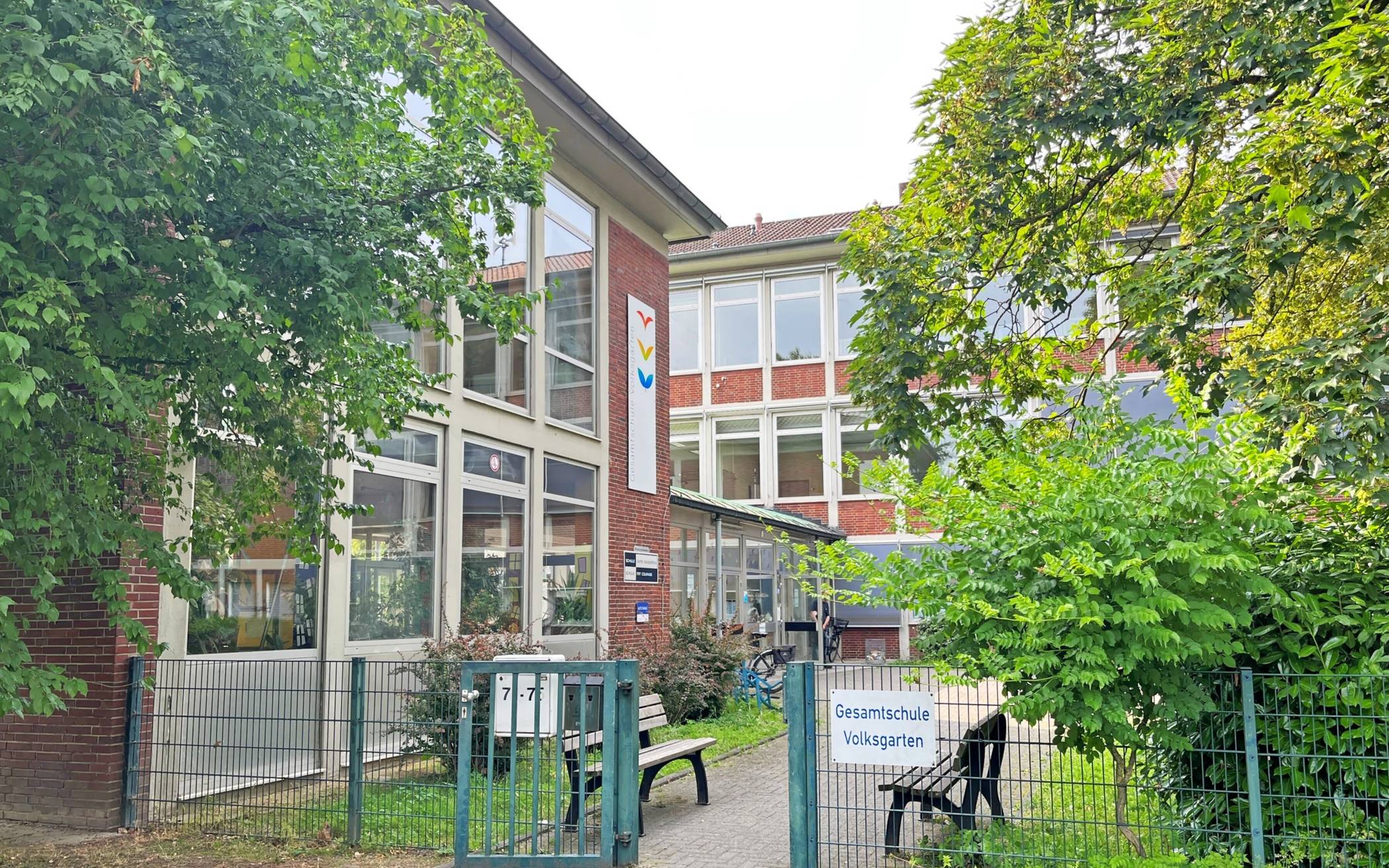 Die Gesamtschule Volksgarten soll mit Unterstützung des Sondervermögens Infrastruktur umfassend saniert werden. 