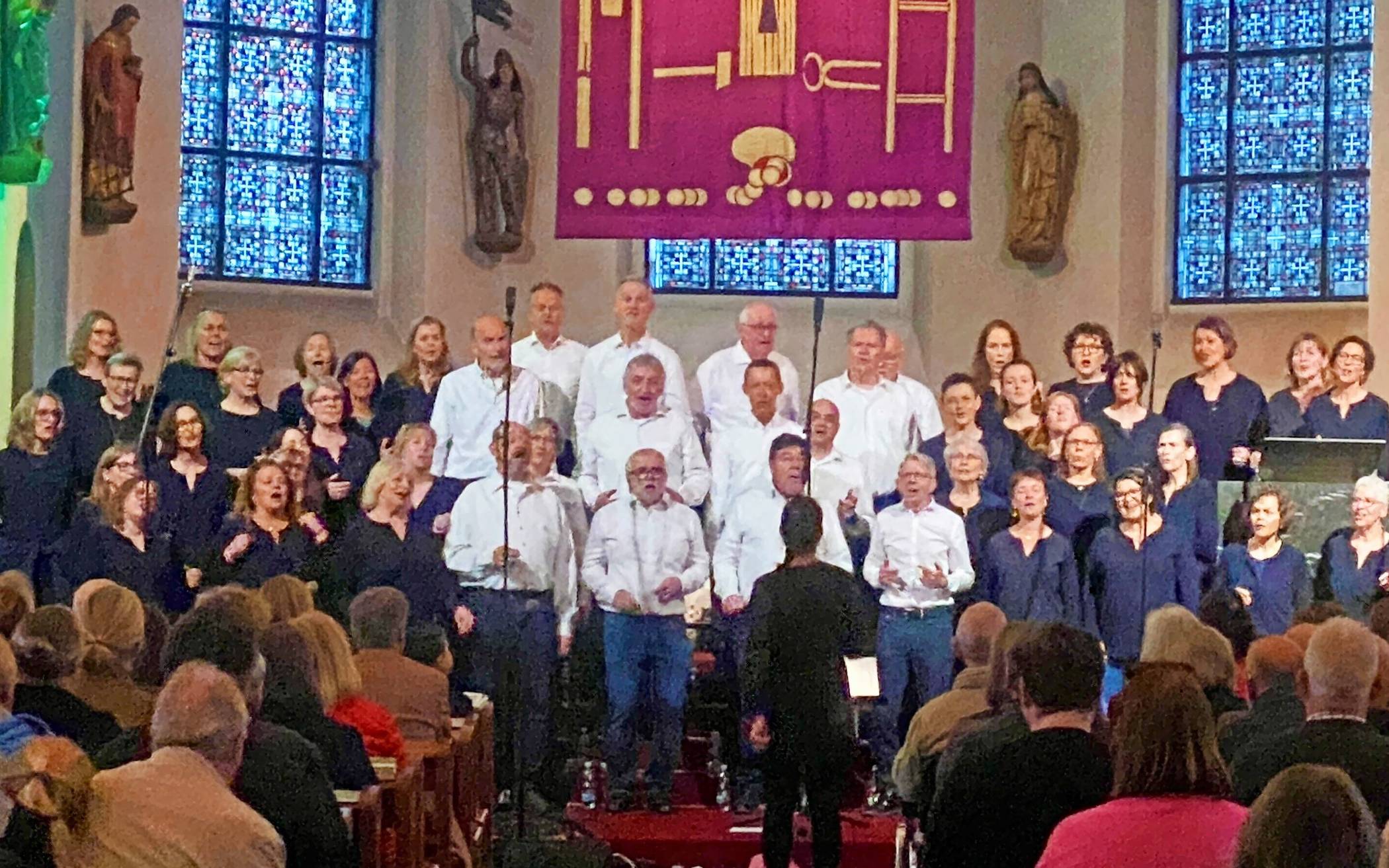  Der Meerbuscher Gospelchor „Spirit of Joy“ lädt wieder zu einem Benefizkonzert. 