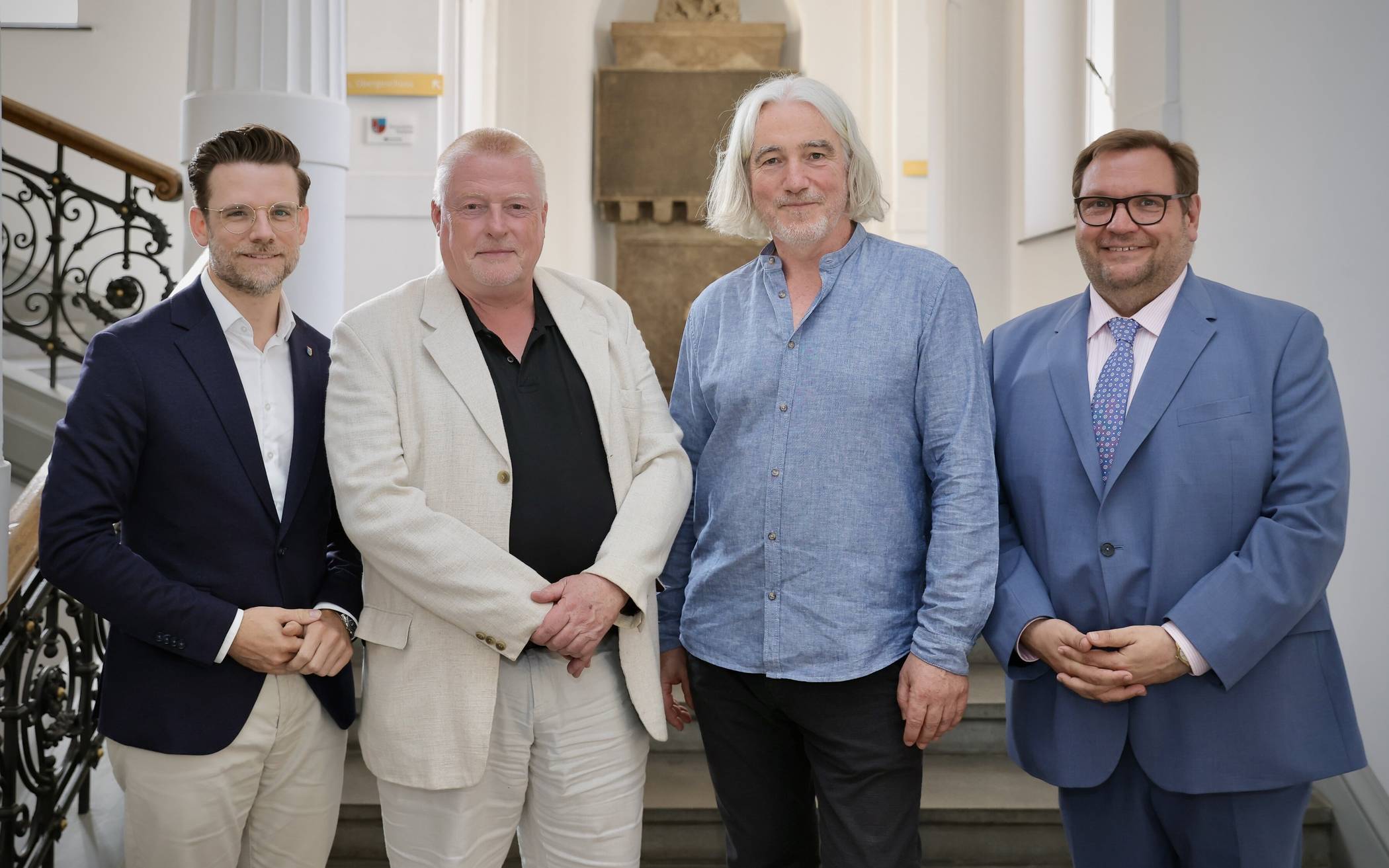Im Krefelder Rathaus: Christoph Roos (2.v.r.)