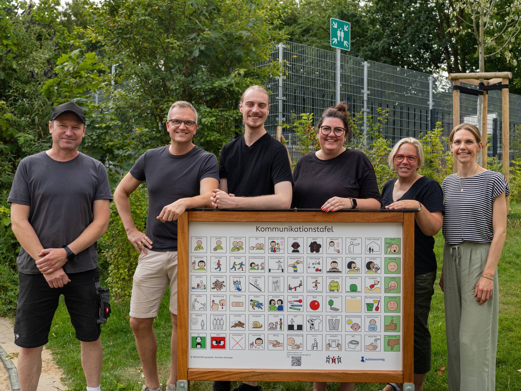  Das städtische Familienzentrum Wirbelwind in Kamp-Lintfort freut sich über die Spende einer wetterfesten Kommunikationstafel. 