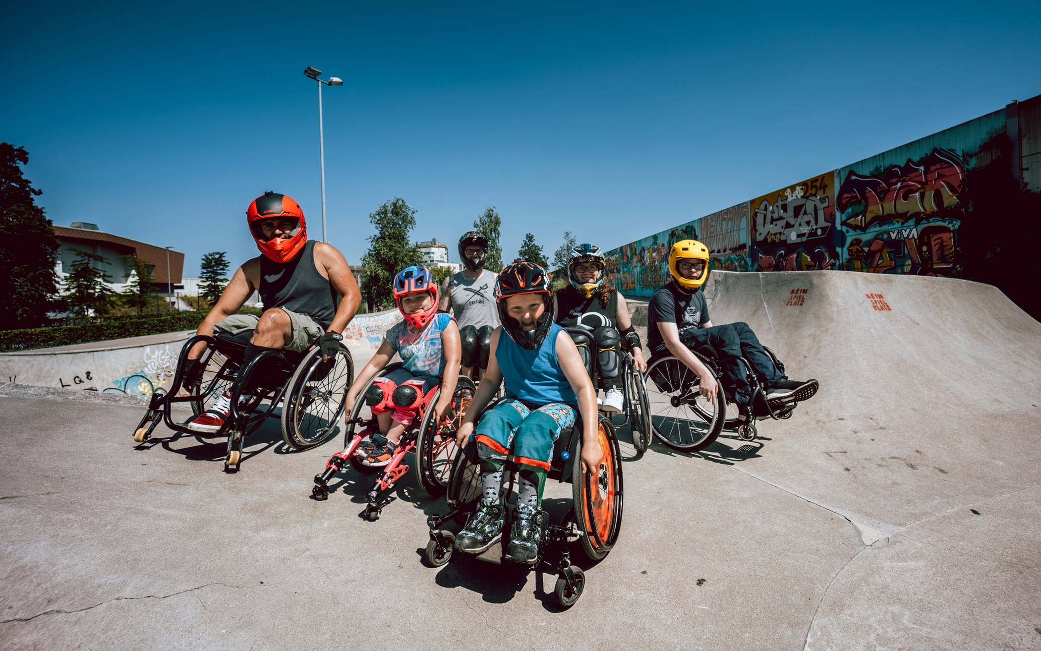  Ein Rollstuhl kann auch ein Sportgerät sein, das richtig Spaß macht. Das können Kinder und Jugendliche beim inklusiven WCMX-Workshop (Wheelchair Motocross/Foto: Pascal Lieleg) am Samstag, 22. August, von 11 bis 14 Uhr auf der Skateanlage im Freizeitpark erleben.  