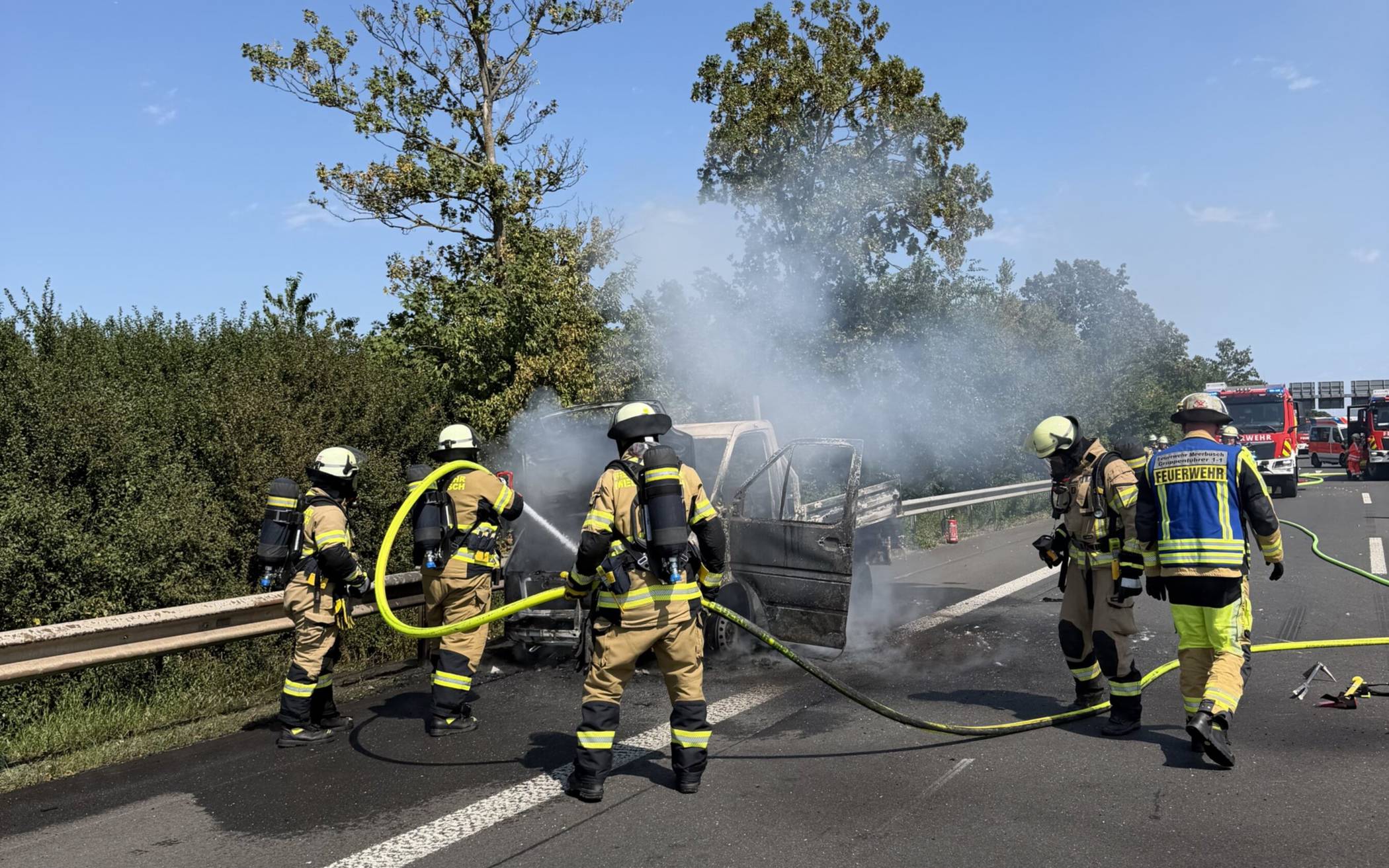 Pkw-Vollbrand auf der A52: Die Meerbuscher