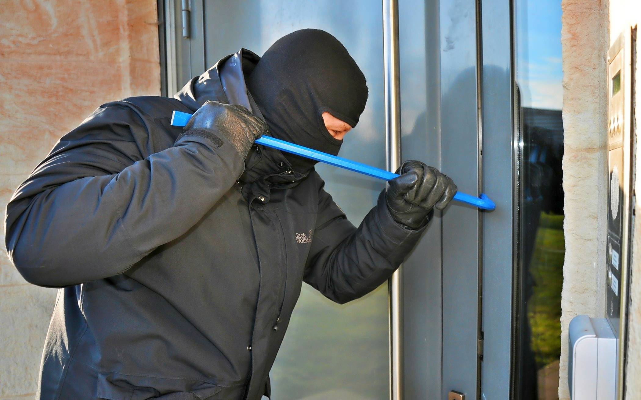  Die Polizei des Rhein-Kreises Neuss berät beim Blutspendemarathon in Neuss unter anderem, wie das eigene Zuhause in der Urlaubszeit gegen Einbrecher geschützt werden kann. 
