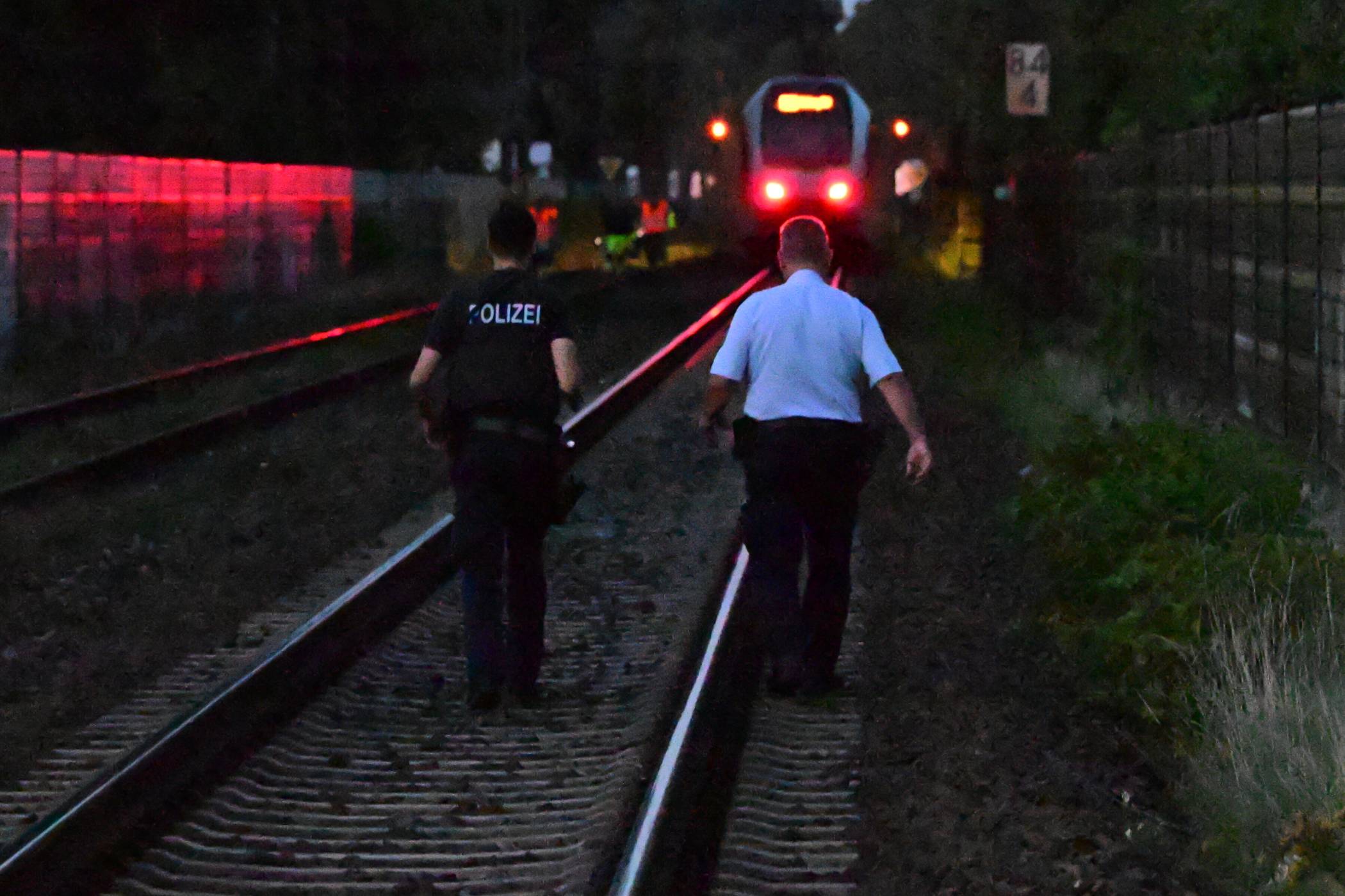 Einsatz am Bahnübergang - Zugführer leitet Vollbremsung ein