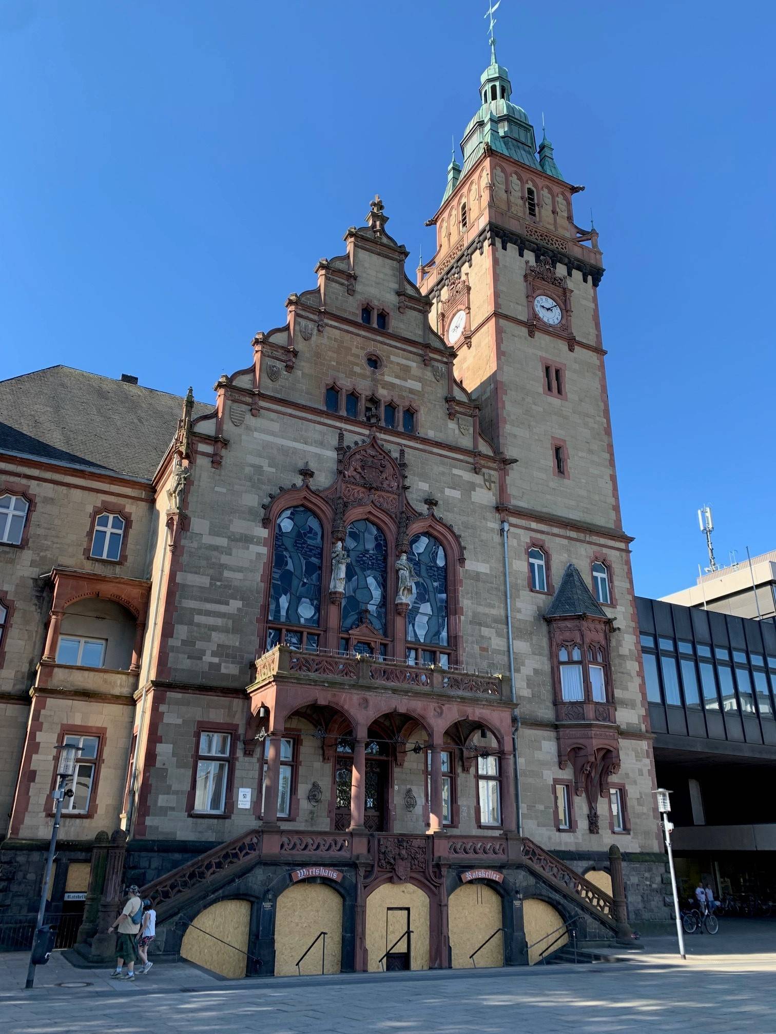  Noch sieht man von außen nichts, aber mit dem Abbruch der für den Neubau vorgesehenen Gebäudeteile wurde begonnen. Foto: Ulrike Mooz 