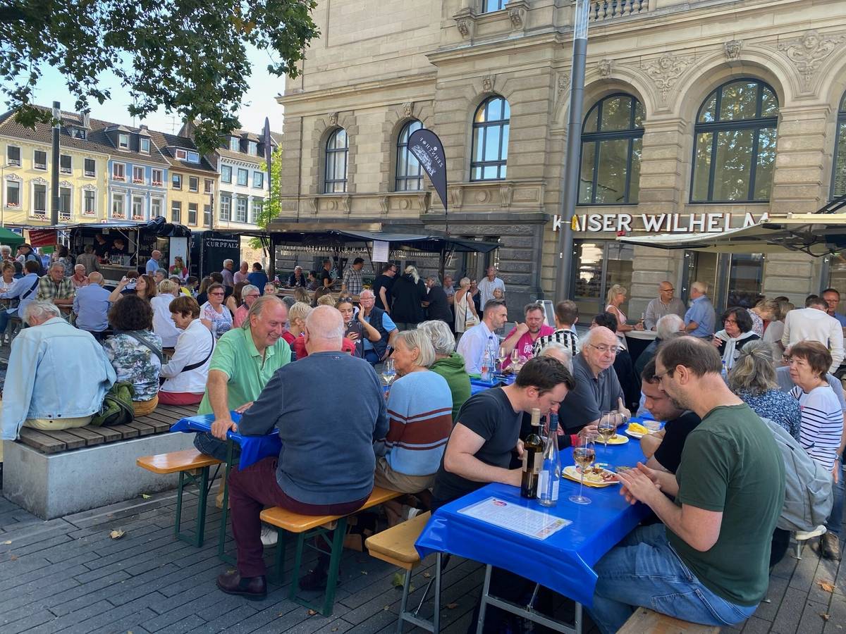 Krefelder Weinfest unterstützt die Inklusion im Karneval