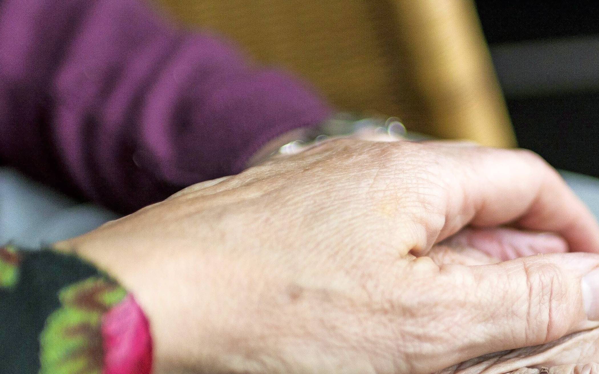 Demenz ist auch für die Angehörigen Betroffener eine große Herausforderung. 