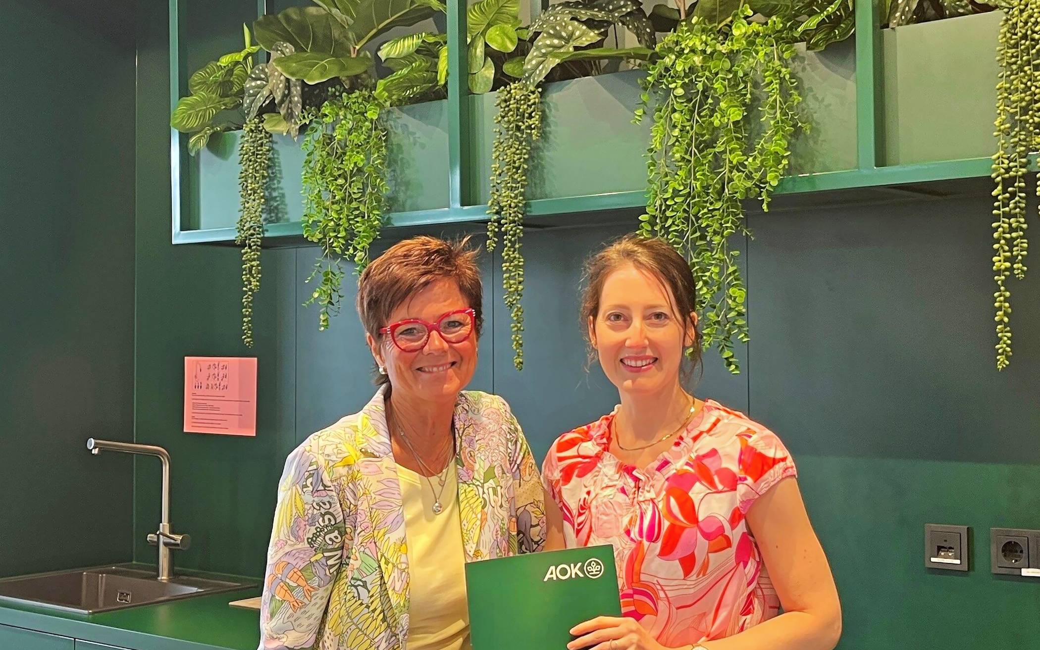 Haben die aktuellen Gesundheitszahlen und -themen für Mönchengladbach vorgestellt: AOK-Regionalleiterin Marion Schröder und Mira Lieven, Leiterin Regionales Gesundheitsmanagement. 