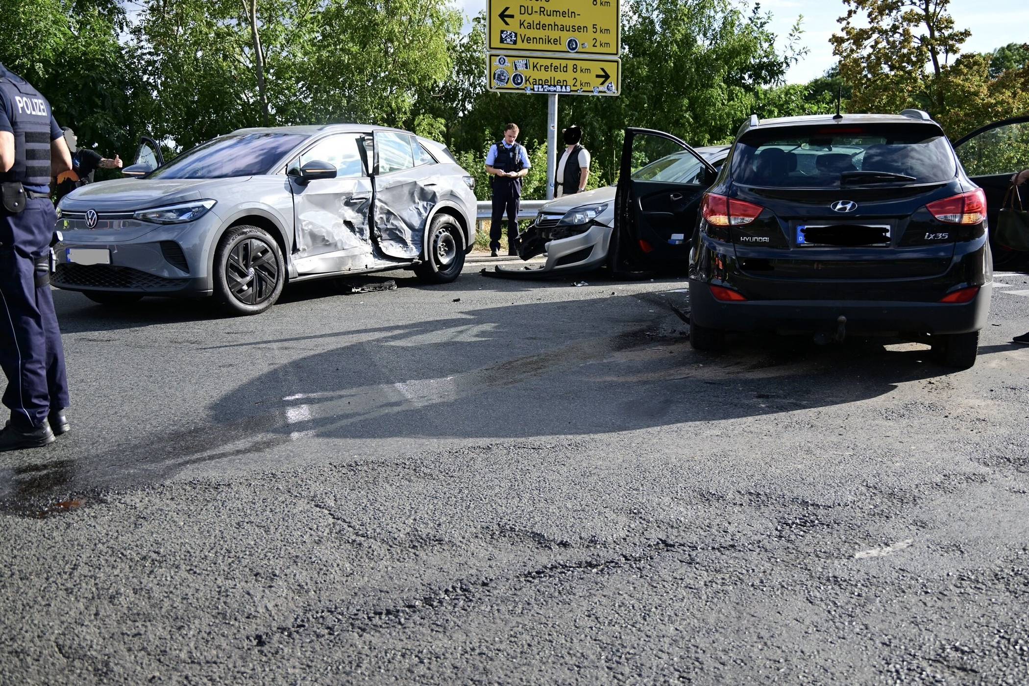 Krefeld: Schwerer Verkehrsunfall mit zwei Verletzten