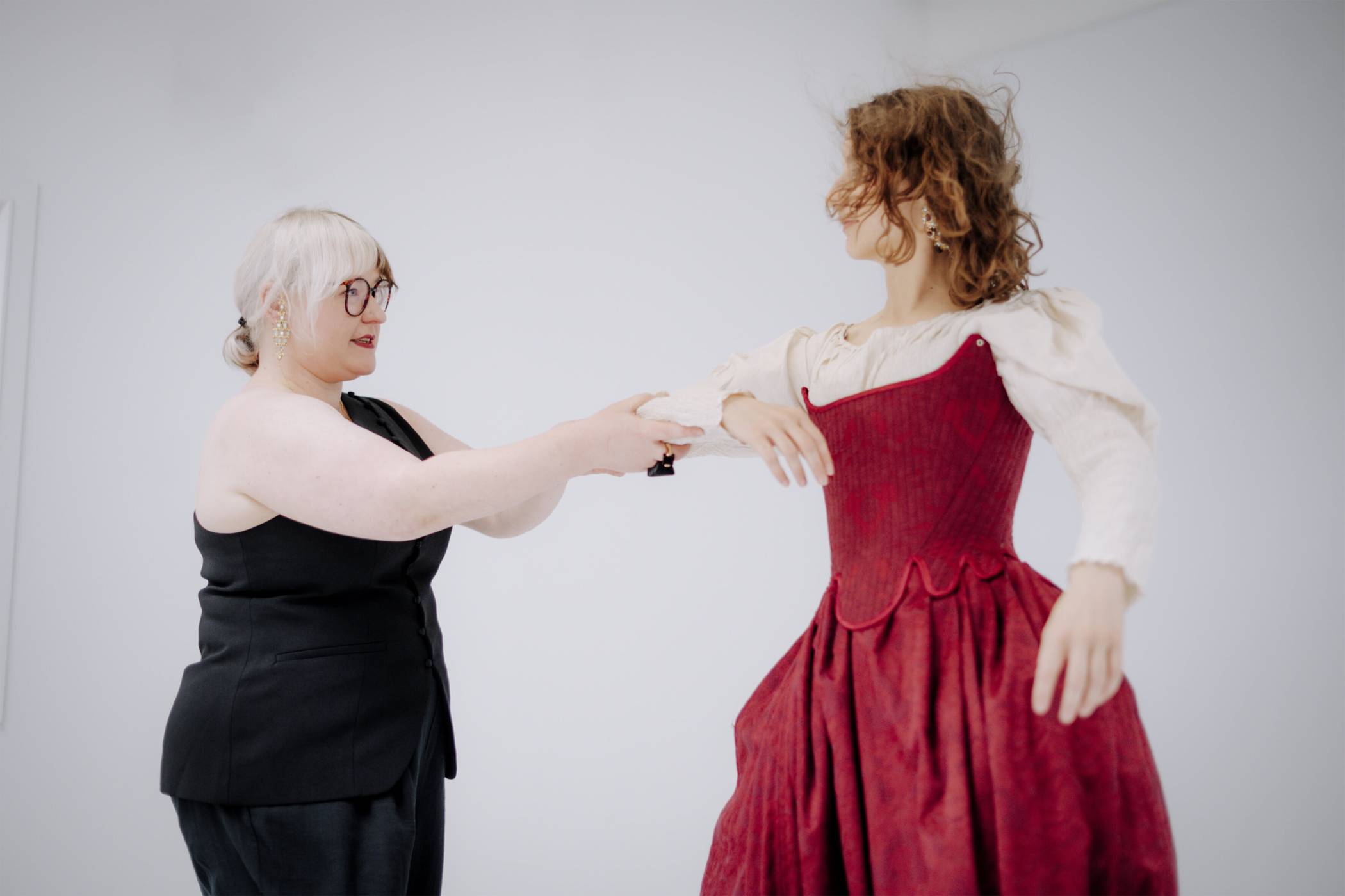 Dark Feminine, Feminine Rage, queer, witchy – bei Ida geht es darum, Seiten der eigenen Femininität auszuleben, die im Alltag keinen Platz finden.