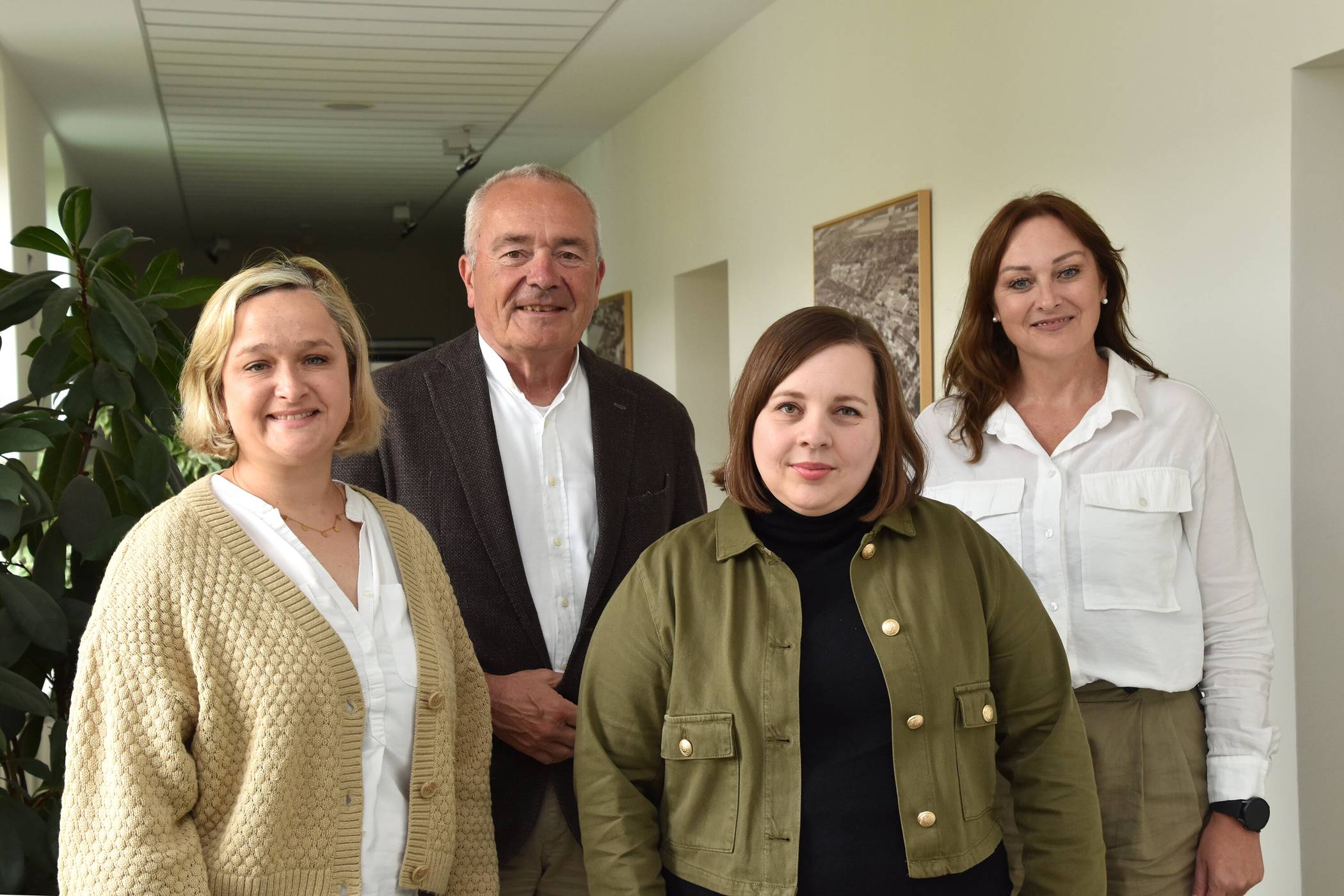  Unterstützen Angehörige mit Pflegekursen und -trainings (v. l. n. r.): Marlis Thomä, Volker Gottschlich, Kathrin Goldenhaus und Adrianna Nowik. 