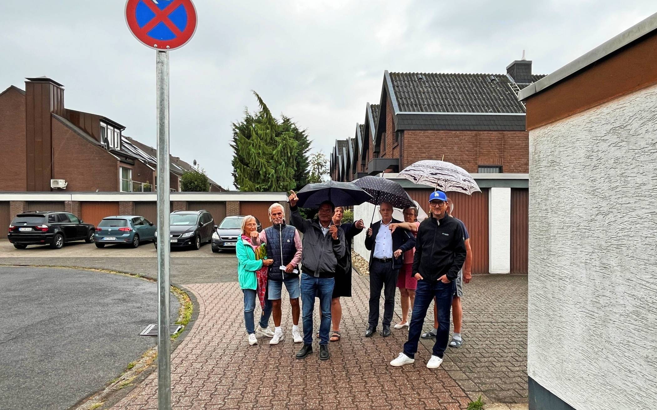 Anwohner ärgern sich über die neu aufgestellten Parkverbotsschilder im oberen Wendehammer am Eselsweg.