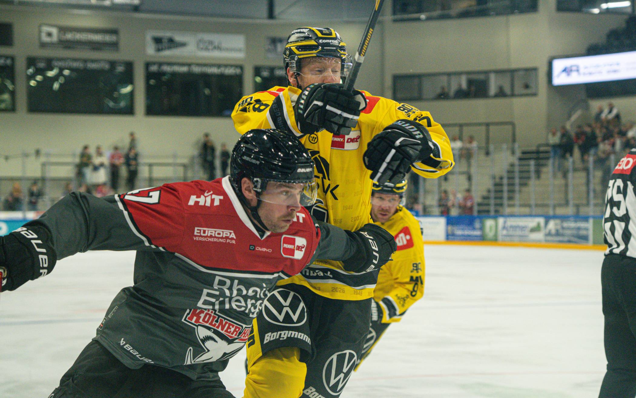 Pinguine verlieren Rhein-Derby in Bayern