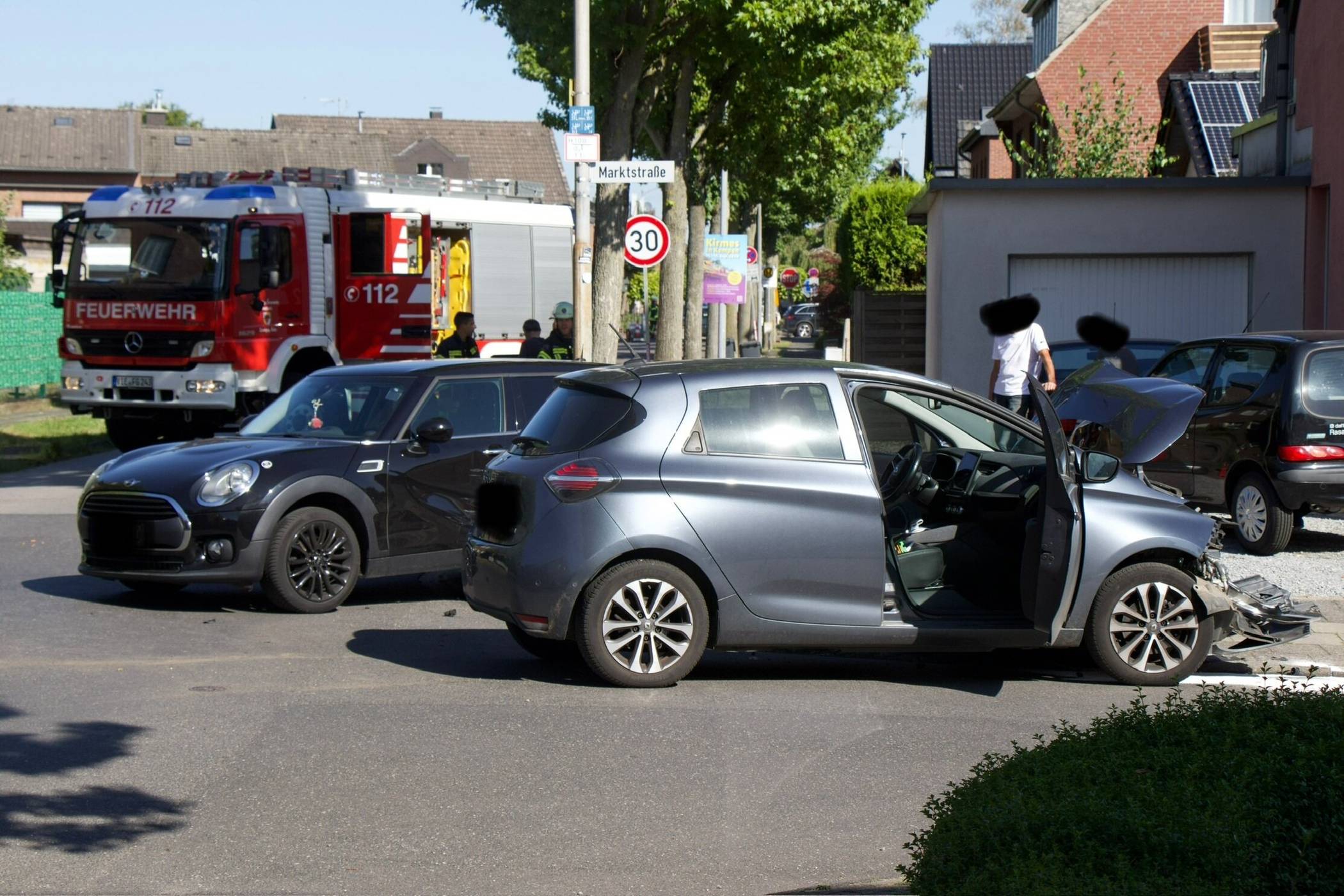 Unfall auf der Marktstraße/Oststraße in Grefrath-Oedt