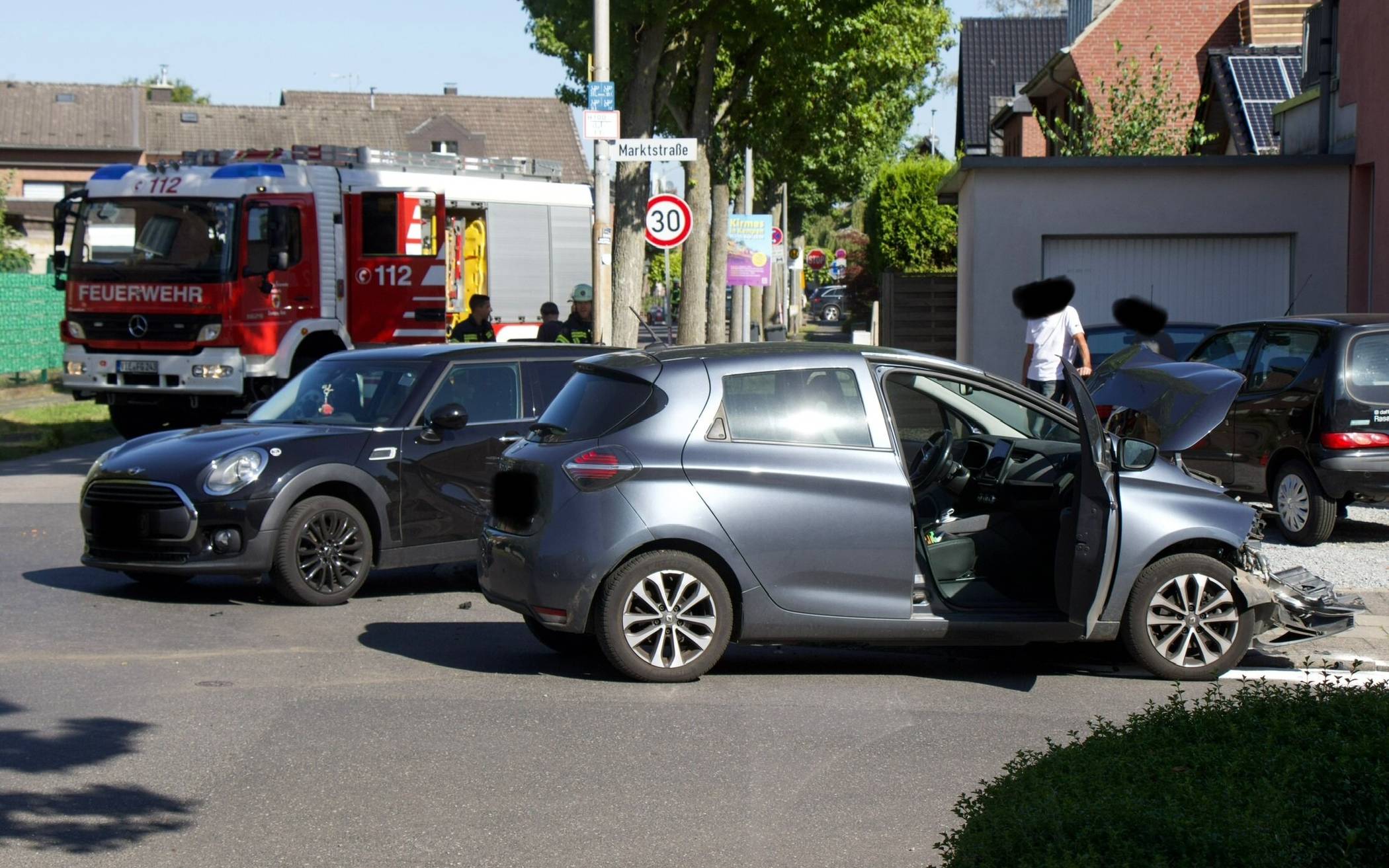 Zwei Pkw ineinandergekracht