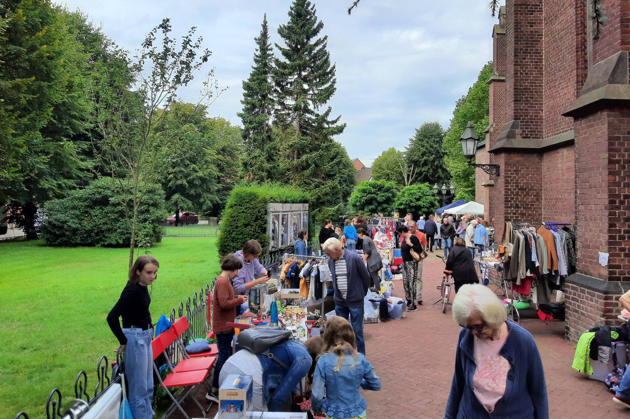 Sommertrödel rund um St. Cornelius in Tönisvorst-St. Tönis