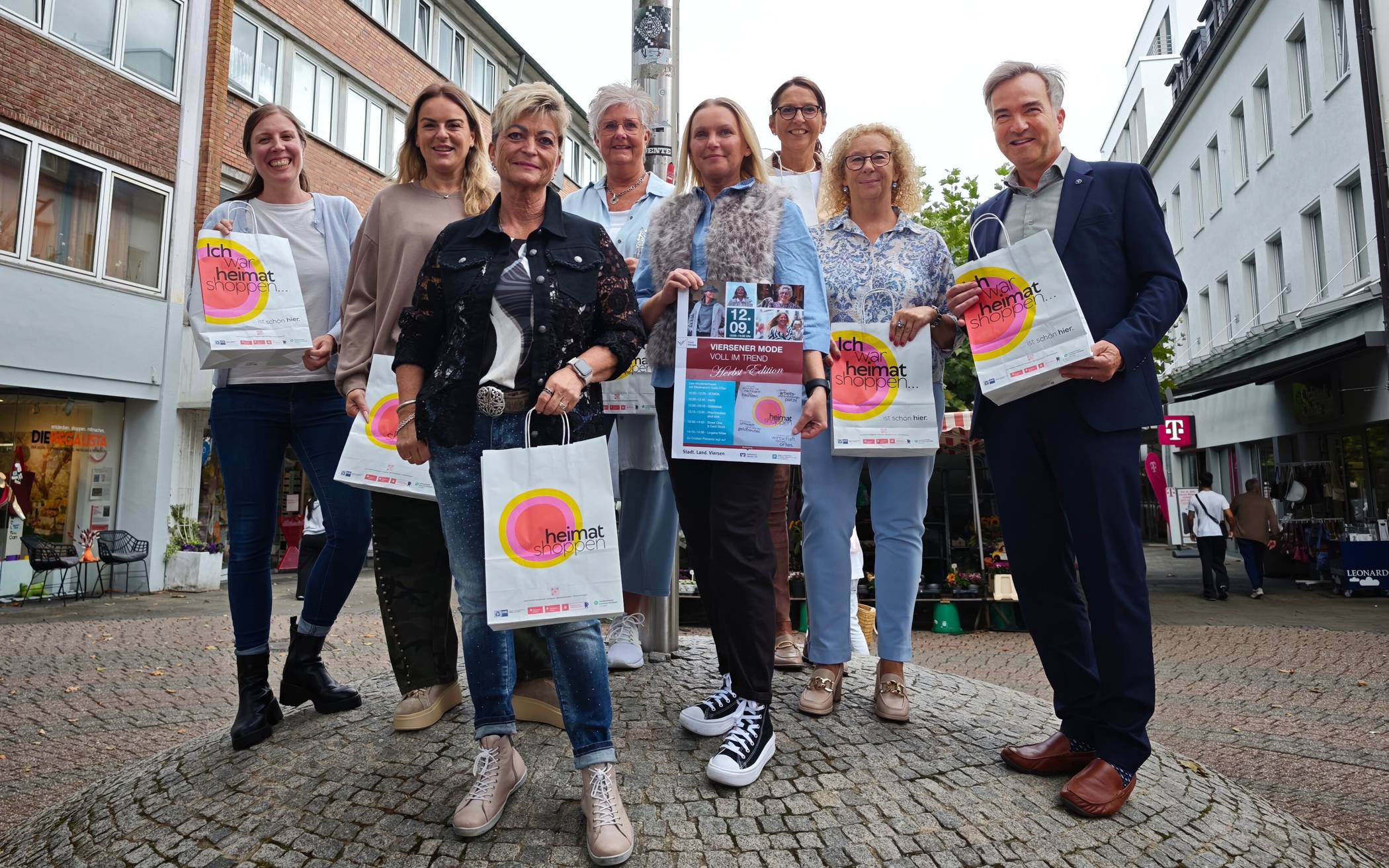  Die Beteiligten und Sponsoren freuen sich mit Bürgermeister Christoph Hopp (r.) auf das Event.  
