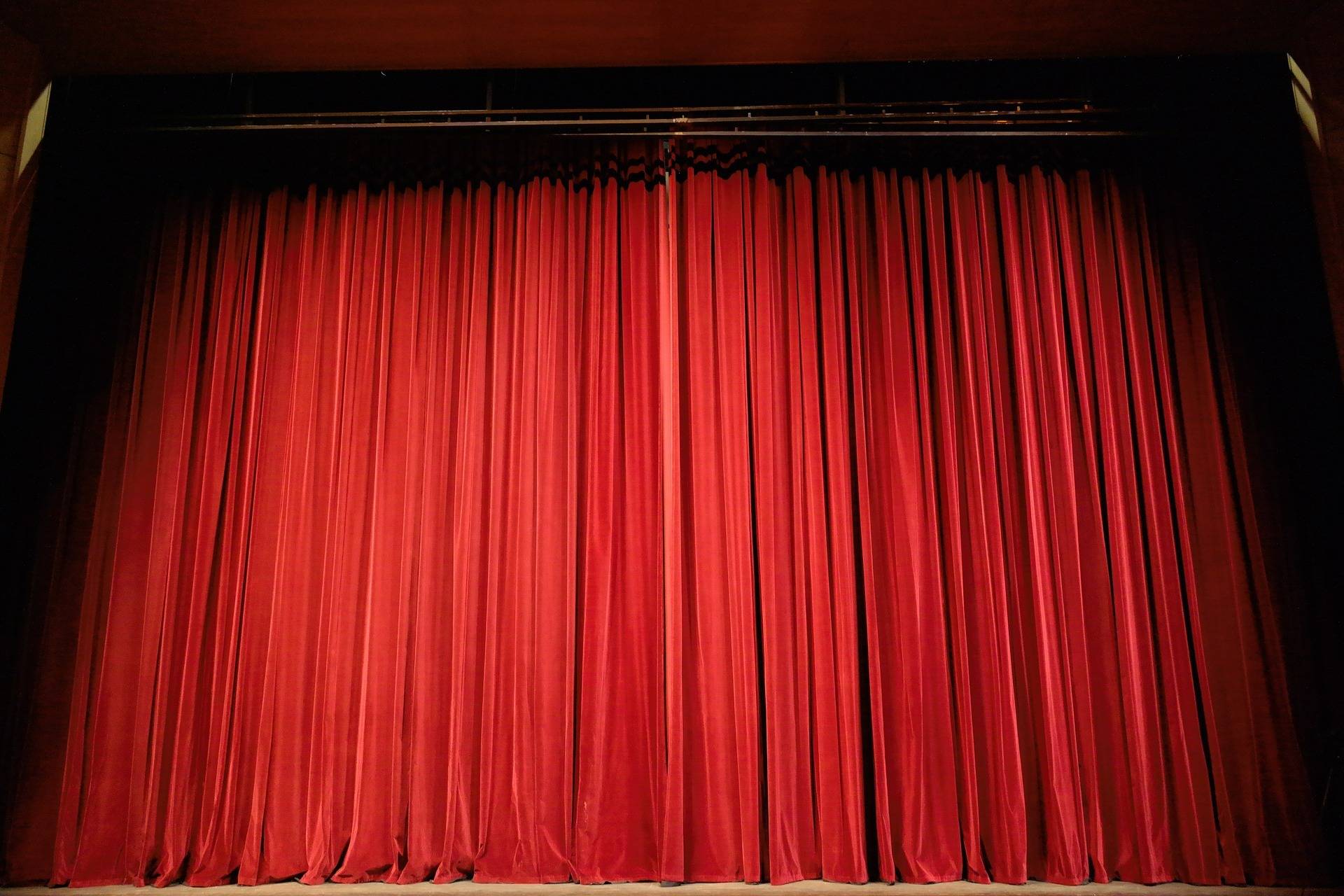 Vorhang auf für das Theater unterm Dach!