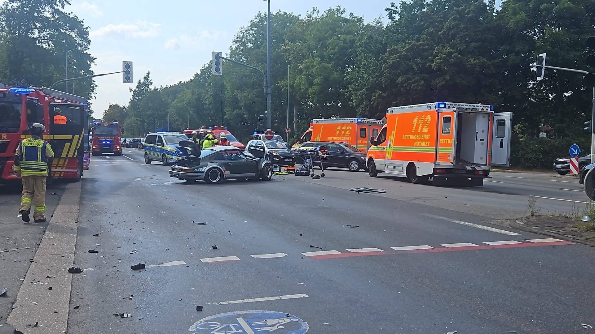 Unfall Europaring / Hüttenallee in Krefeld
