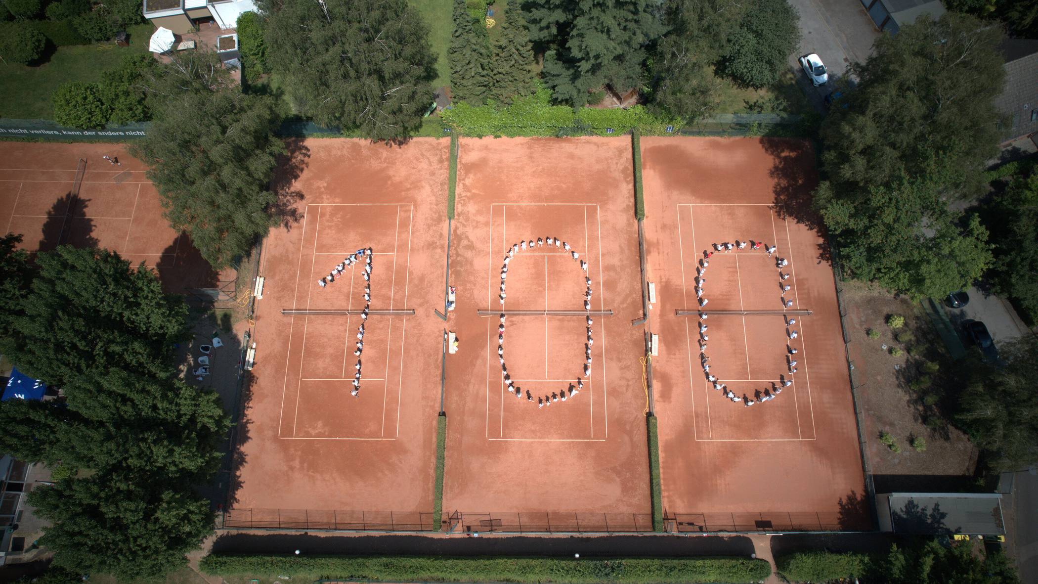 Blick auf die Vereinsanlage: Der Krefelder Tennisverein feiert Freitag und Samstag 100-jähriges Jubiläum.