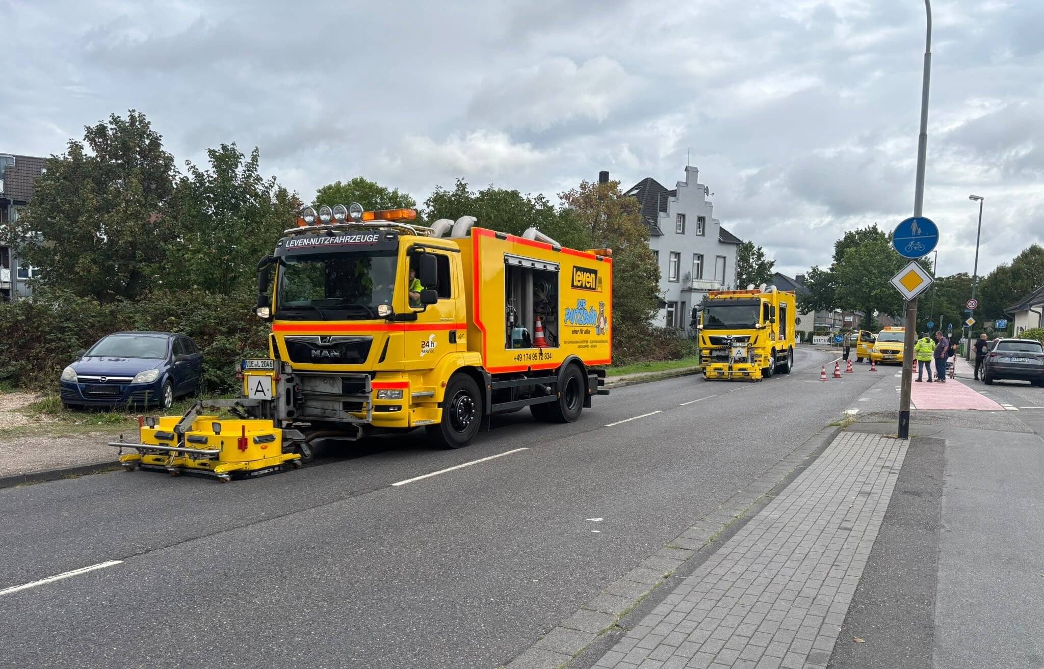 Kilometerlange Ölspur sorgt für Feuerwehreinsatz in St.Tönis
